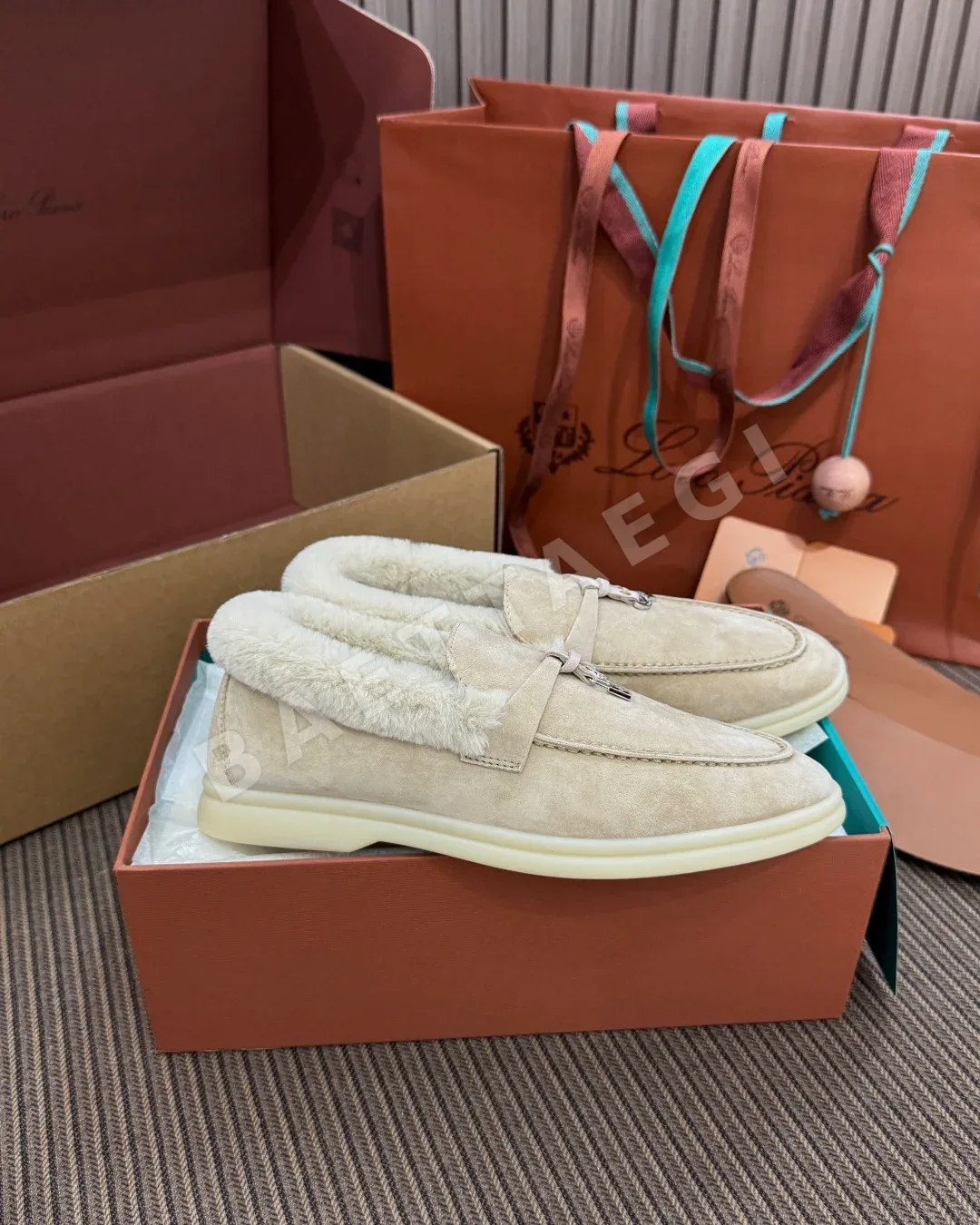 로로피아나 서머 워크 로퍼 여성 사암색 스웨이드 상세 이미지 4