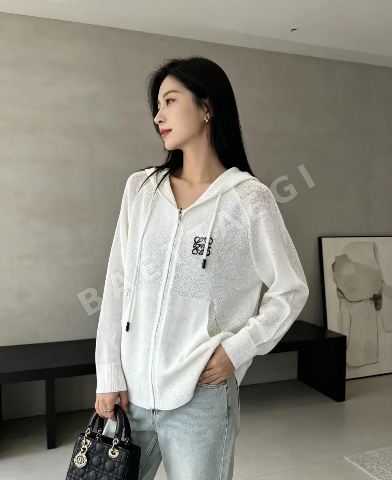 로에베 울 혼방 메시 후드 지퍼 여성 가디건 132812