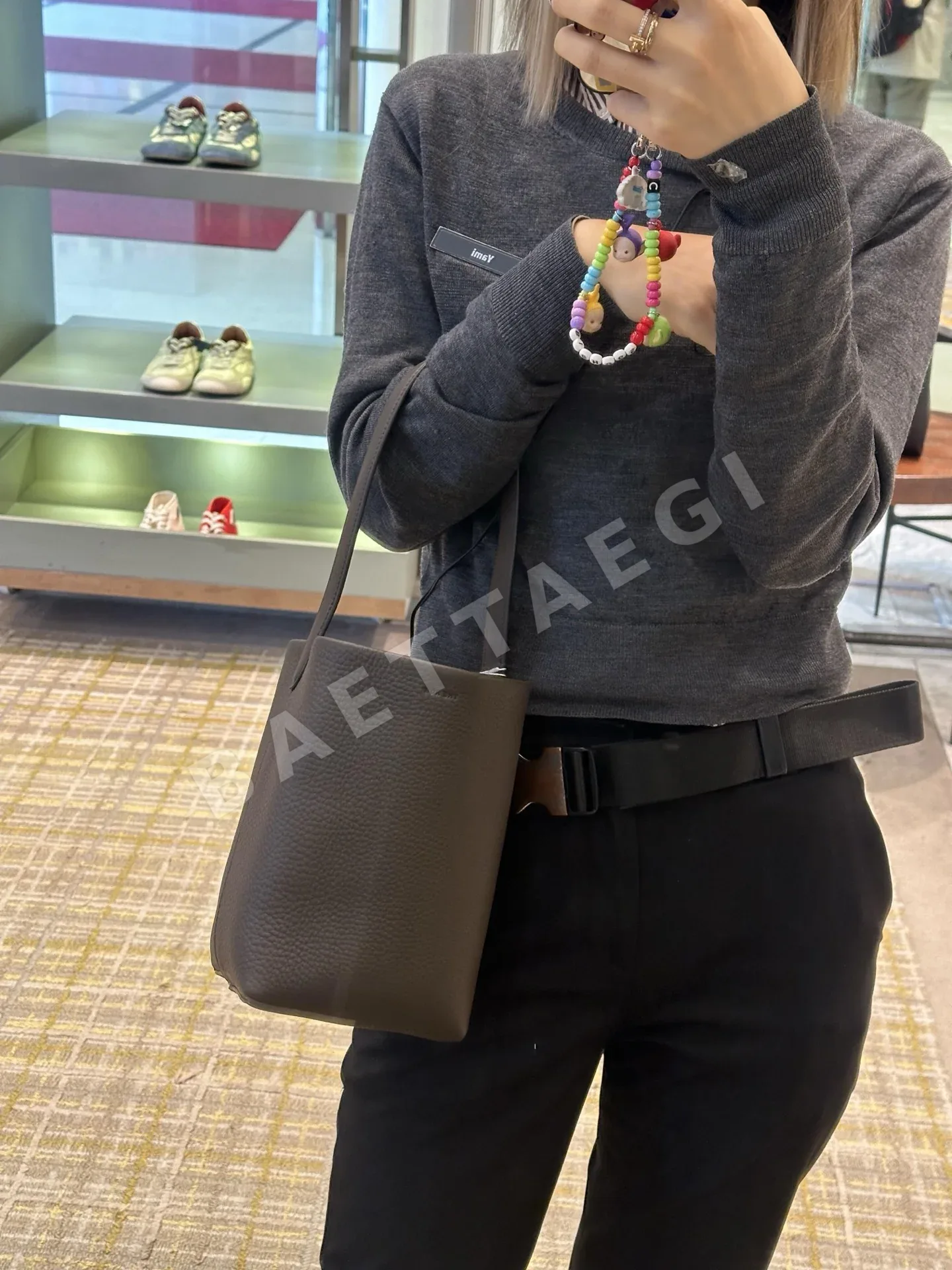 더로우 슬림 스몰 버킷백 상세 이미지 9