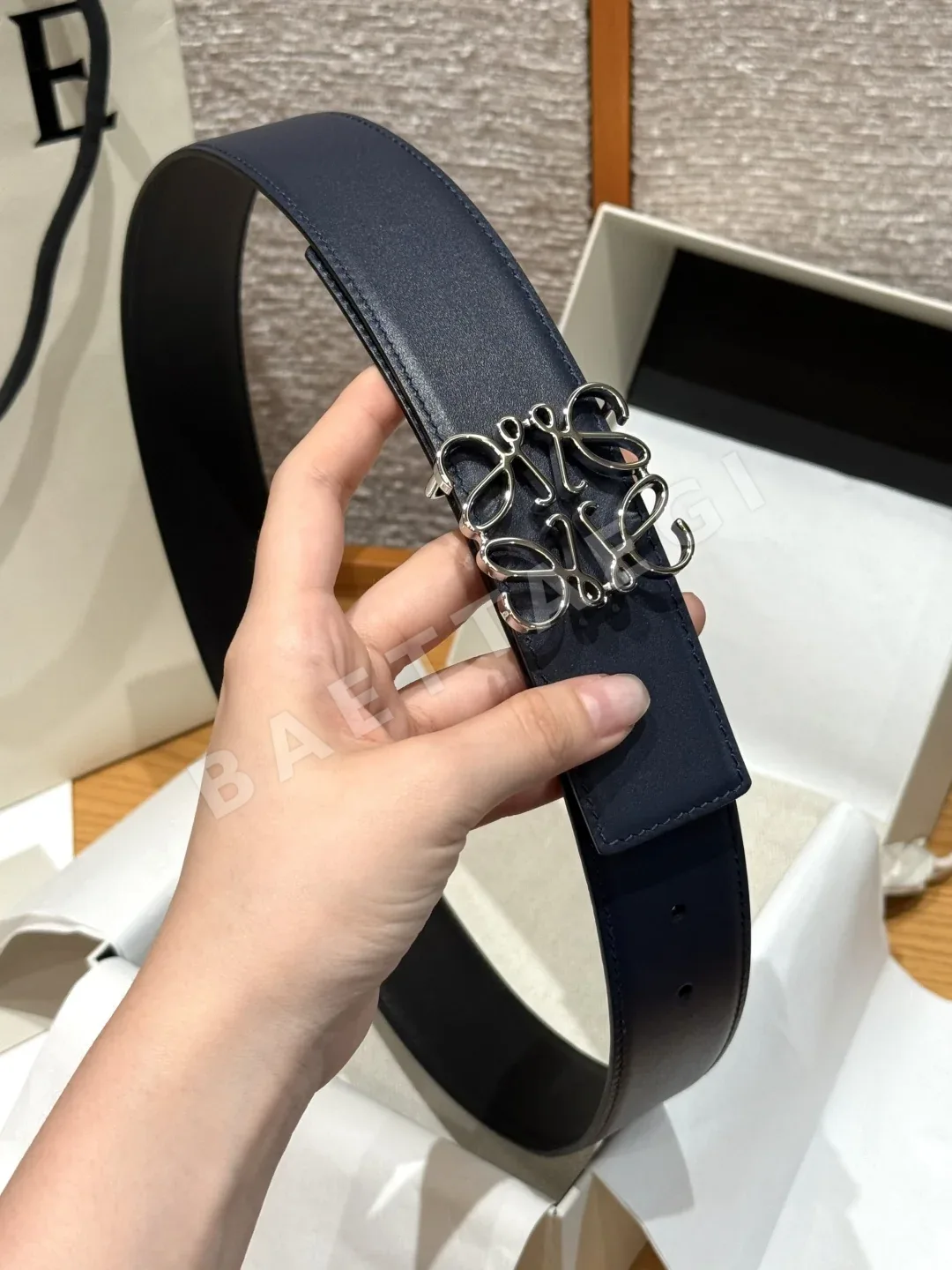 로에베 아나그램 양면 가죽 벨트 상세 이미지 4