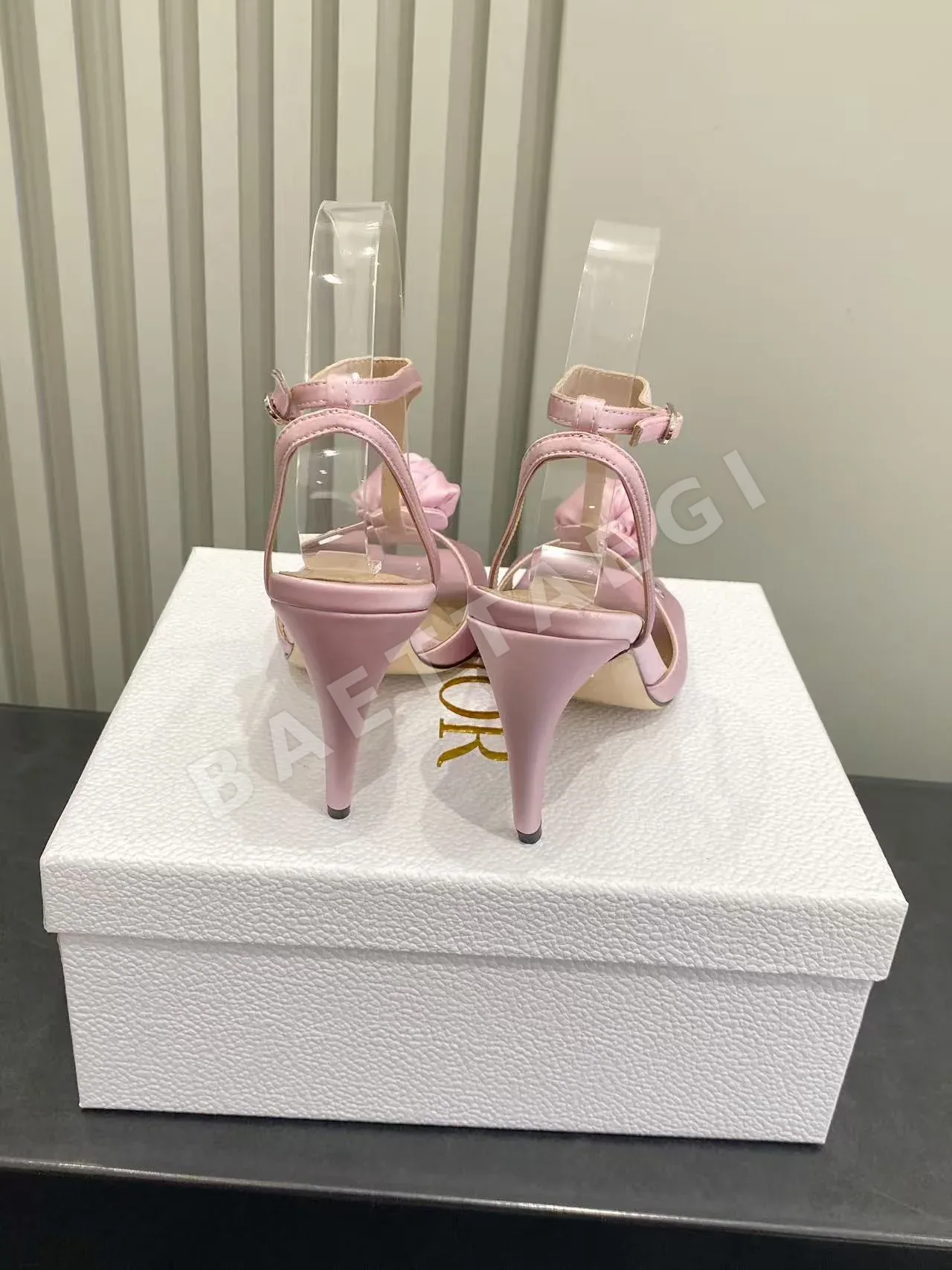 디올 스퀘어토 T스트랩 하이힐 샌들 상세 이미지 8