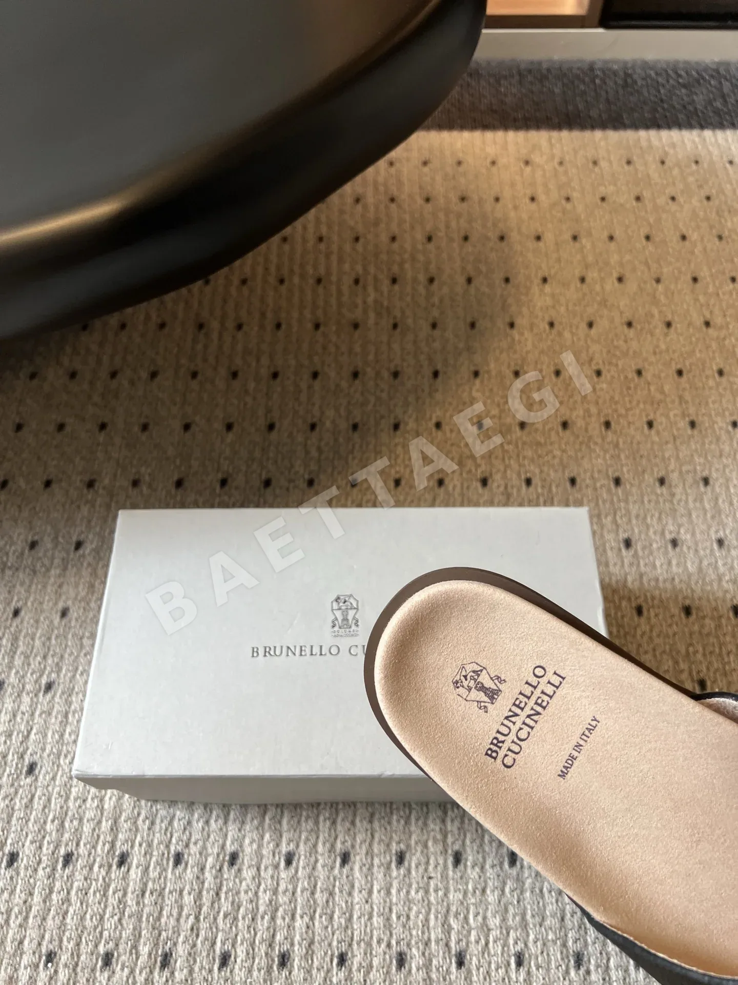 브루넬로쿠치넬리 싱글 스트랩 누벅 슬링 샌들 상세 이미지 8
