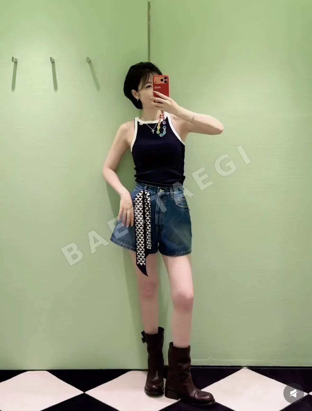 프라다 슬림핏 크롭 반팔 티셔츠 상세 이미지 2