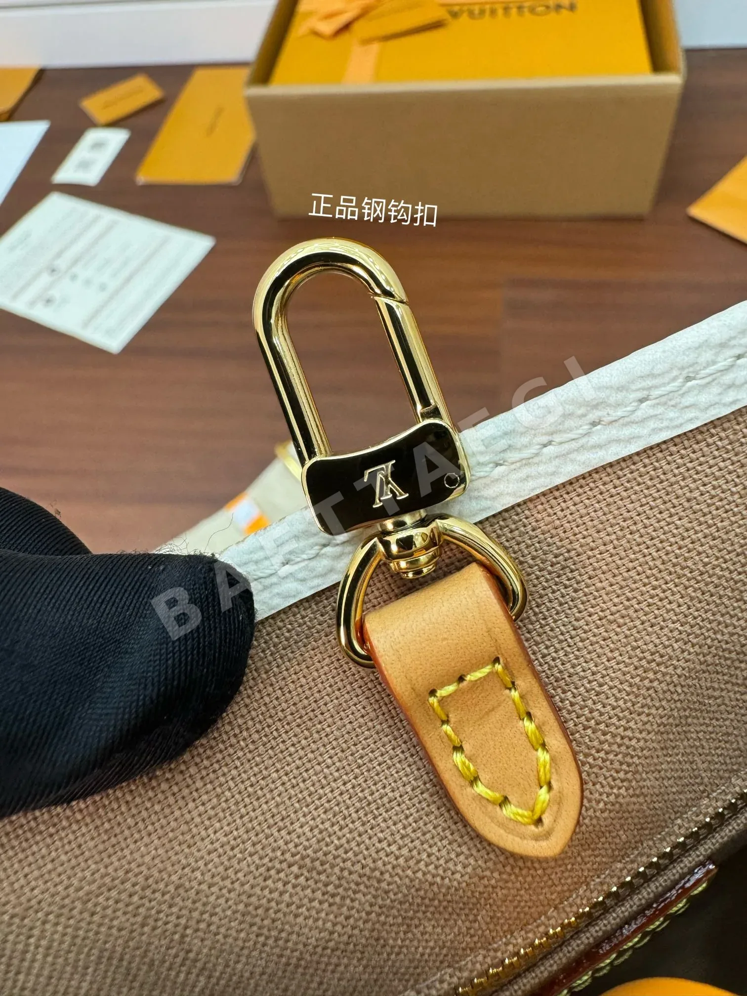 루이비통 M24533 가죽 가방 상세 이미지 6