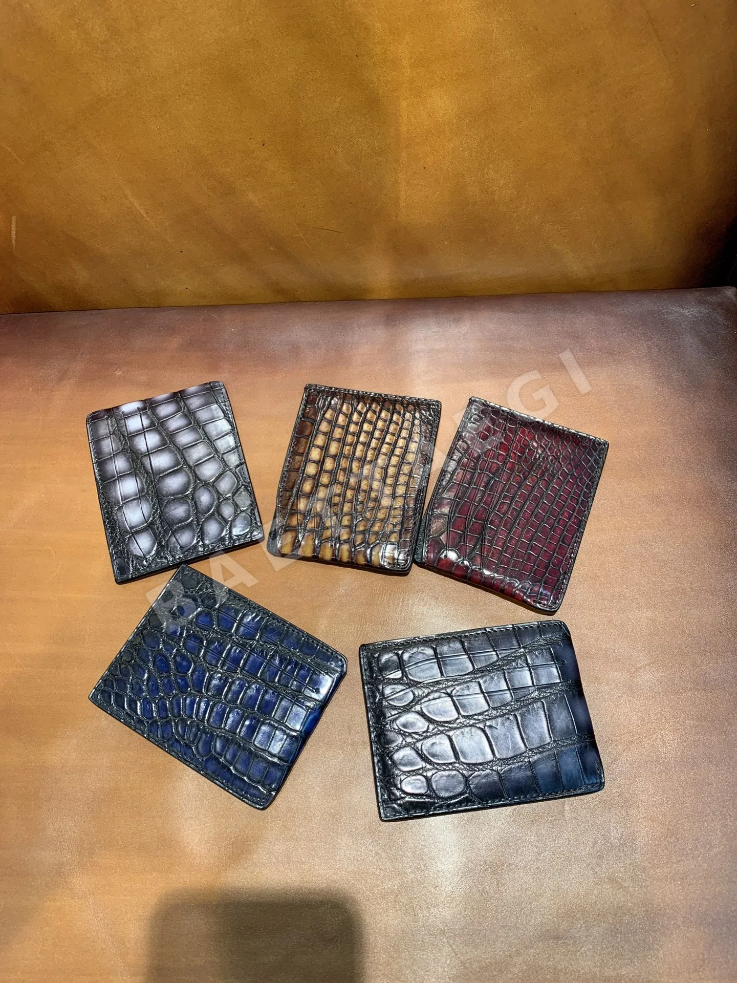 벨루티 크로커다일 가죽 카드홀더 지갑 상세 이미지 6