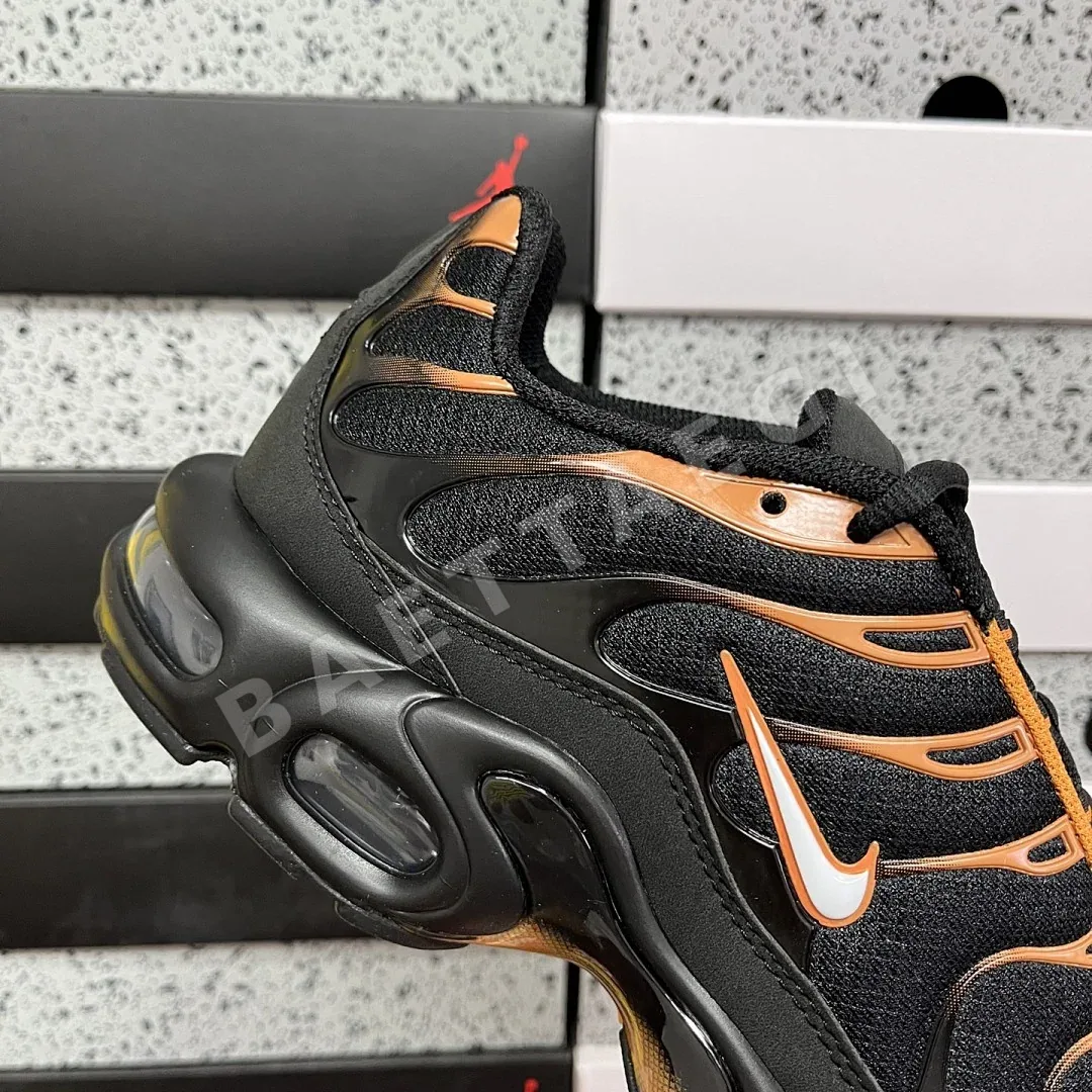 나이키 [DF] 에어 맥스 플러스 블랙 오렌지 FN6949-400 201074 Nike Air Max Plus Dark Obsidian 상세 이미지 6