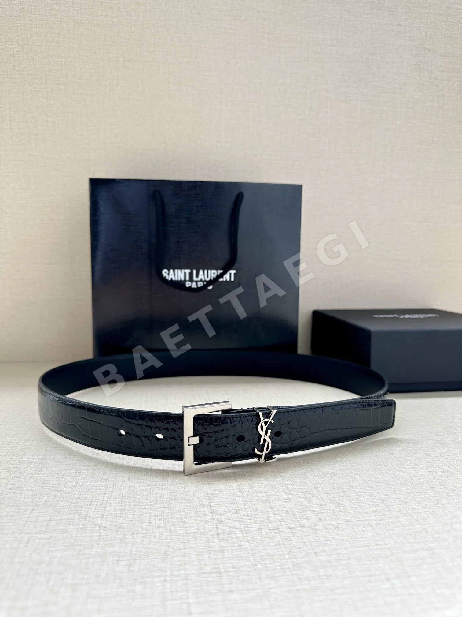 생로랑 YSL 모노그램 크로커다일 엠보싱 가죽 스퀘어 버클 벨트 58340