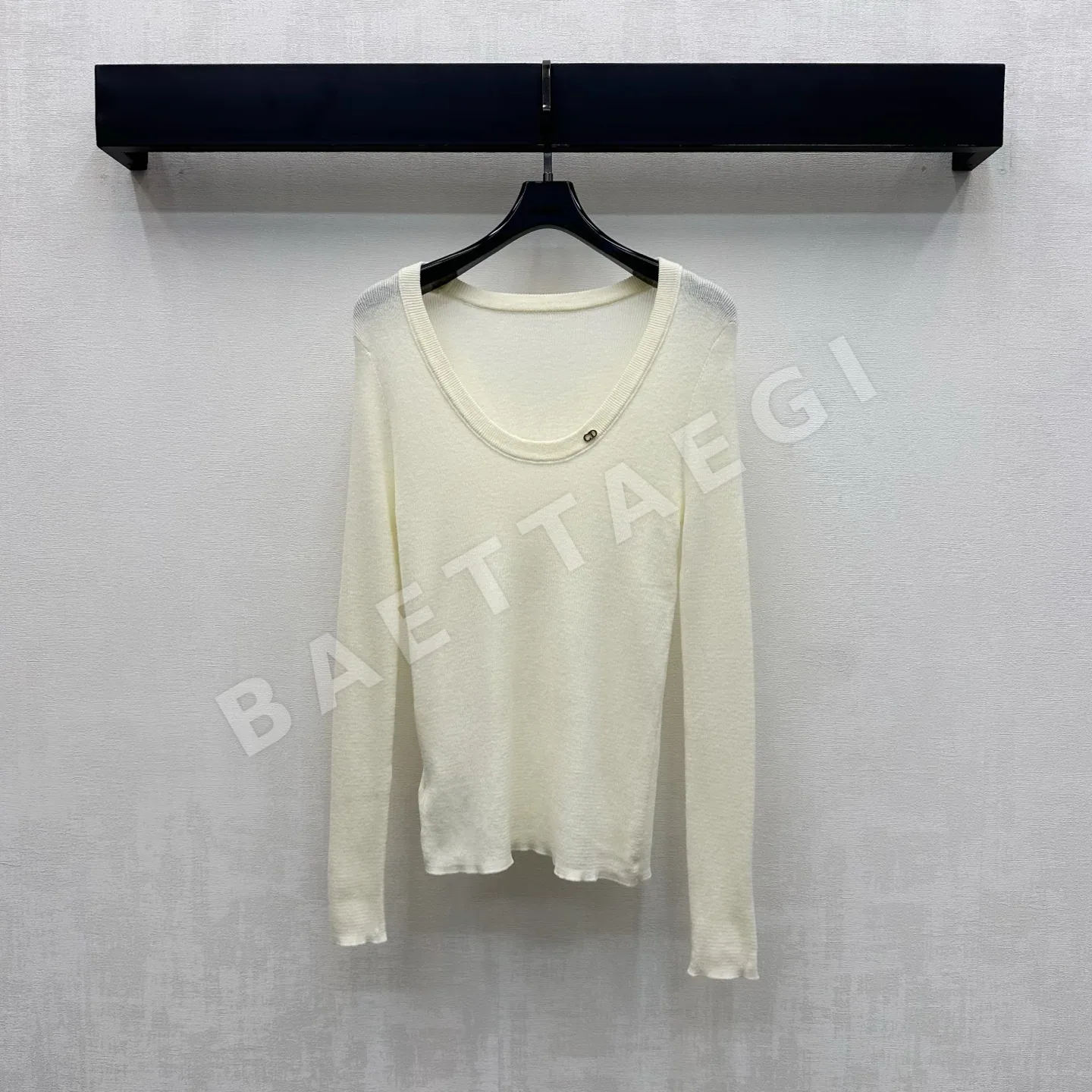 디올 U넥 메탈 로고 니트 탑 165443