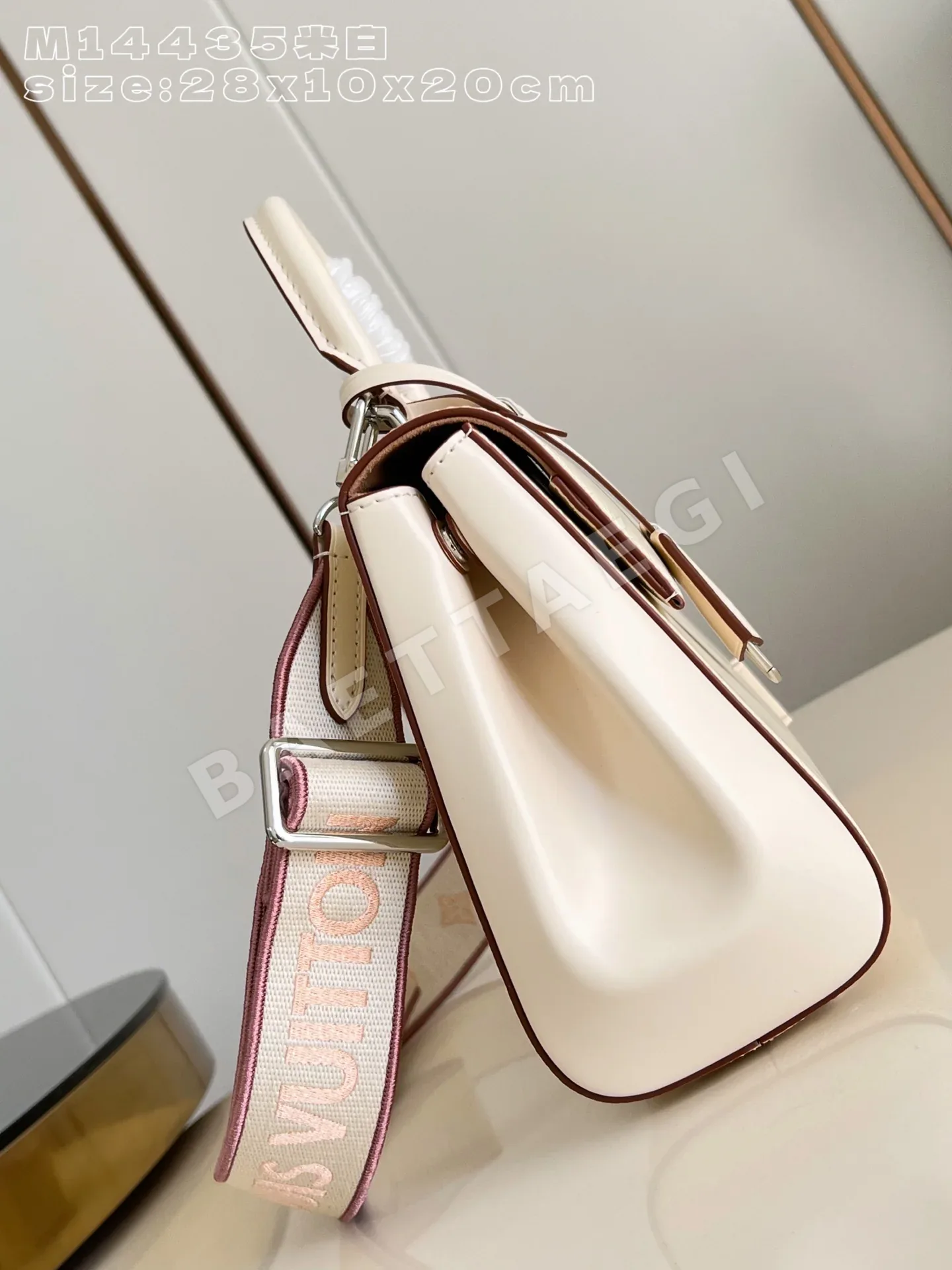 루이비통 클루니 BB 에피 가죽 핸드백 M14435 상세 이미지 4