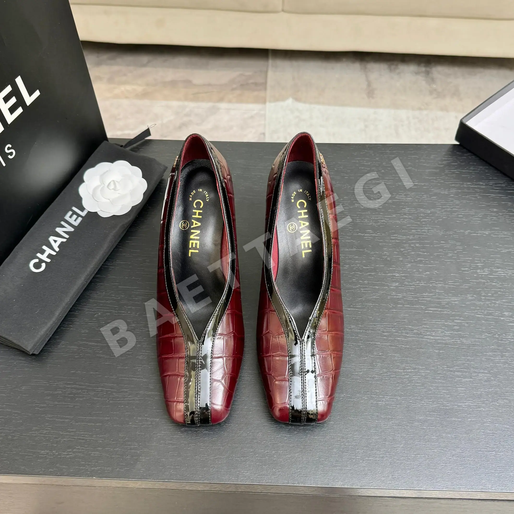 샤넬 더블 C 악어가죽 패턴 스퀘어 토 하이힐 신발 98435