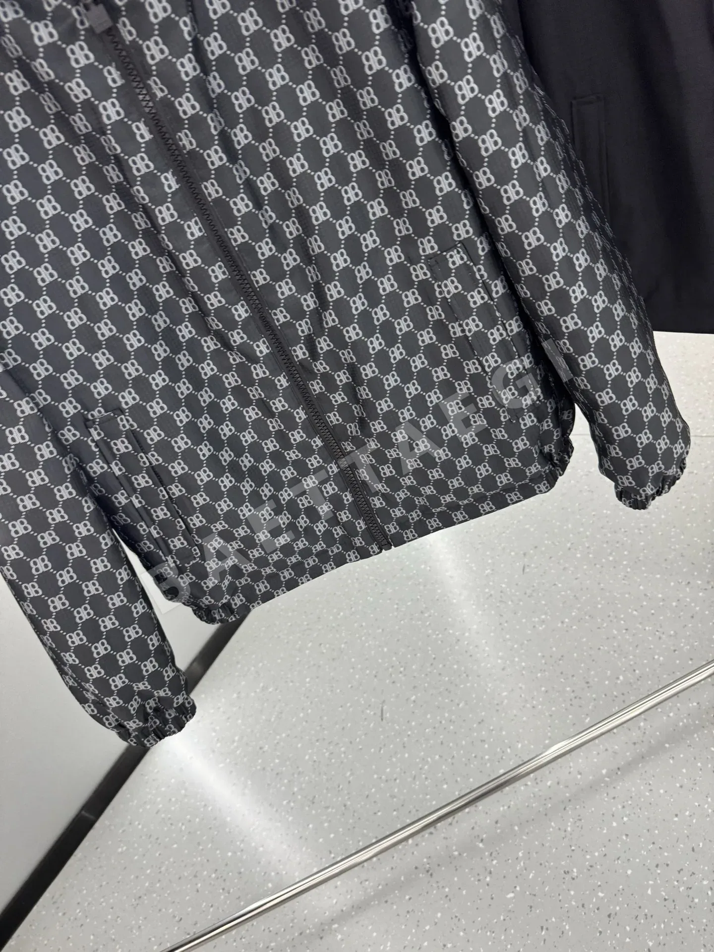 발렌시아가 남성 리버서블 중솜 자켓 상세 이미지 4