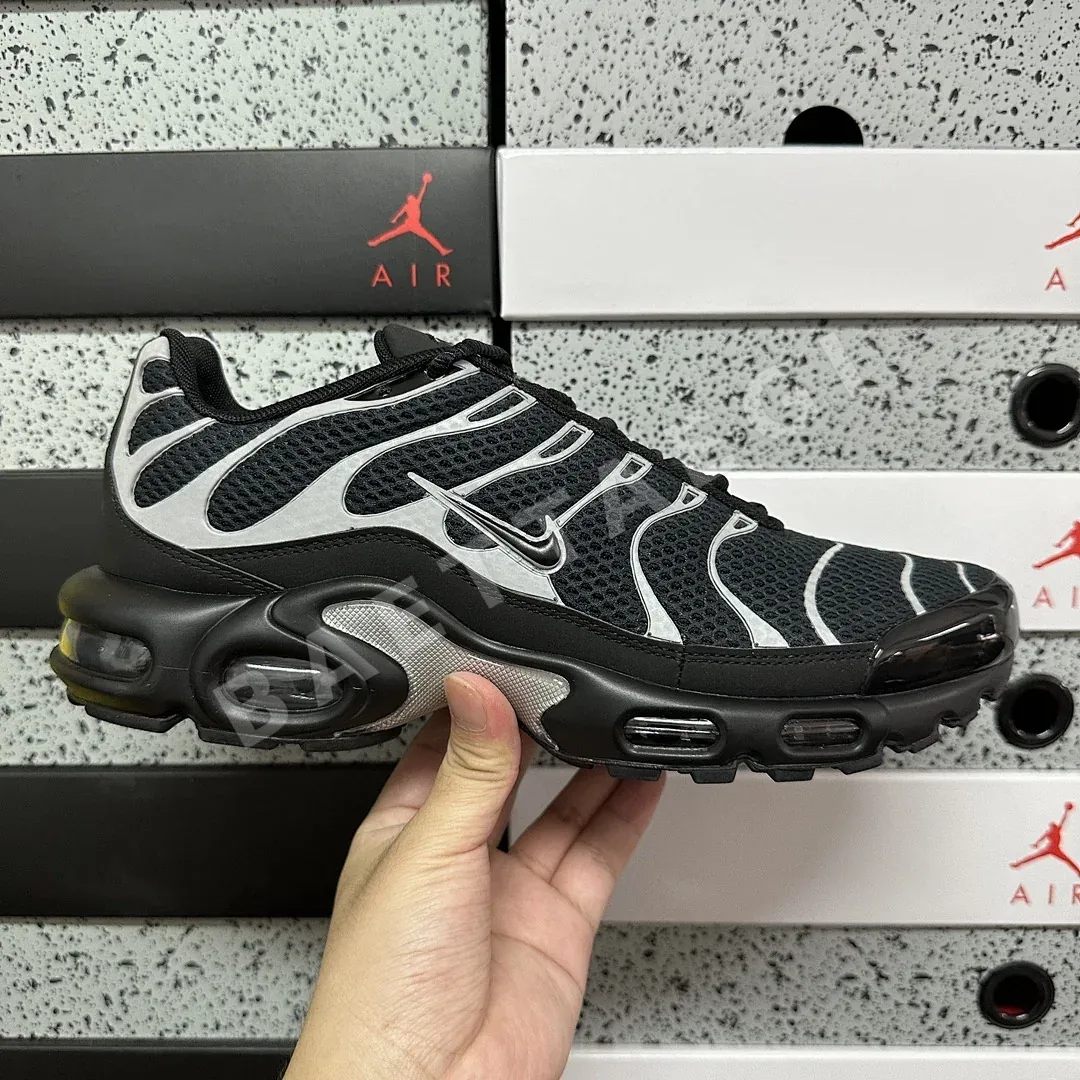 나이키 [DF] 에어 맥스 플러스 프리미엄 HQ3029-001 201069 Nike Air Max Plus Premium Black 상세 이미지 8