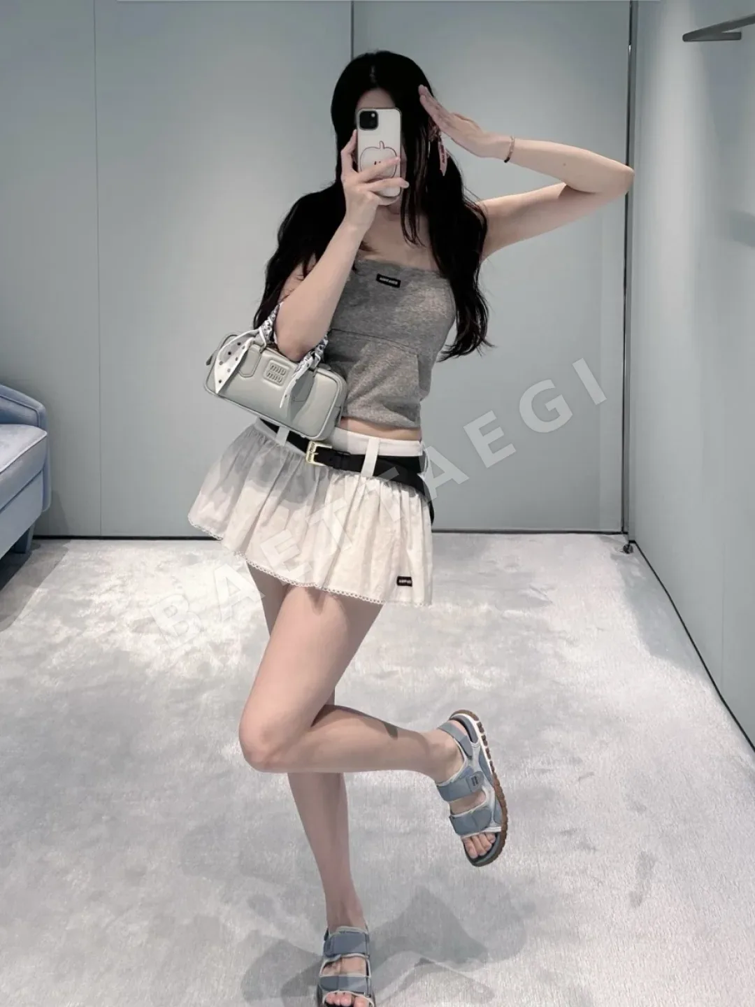 미우미우 그레이 자수 크롭 반팔 니트탑 상세 이미지 9