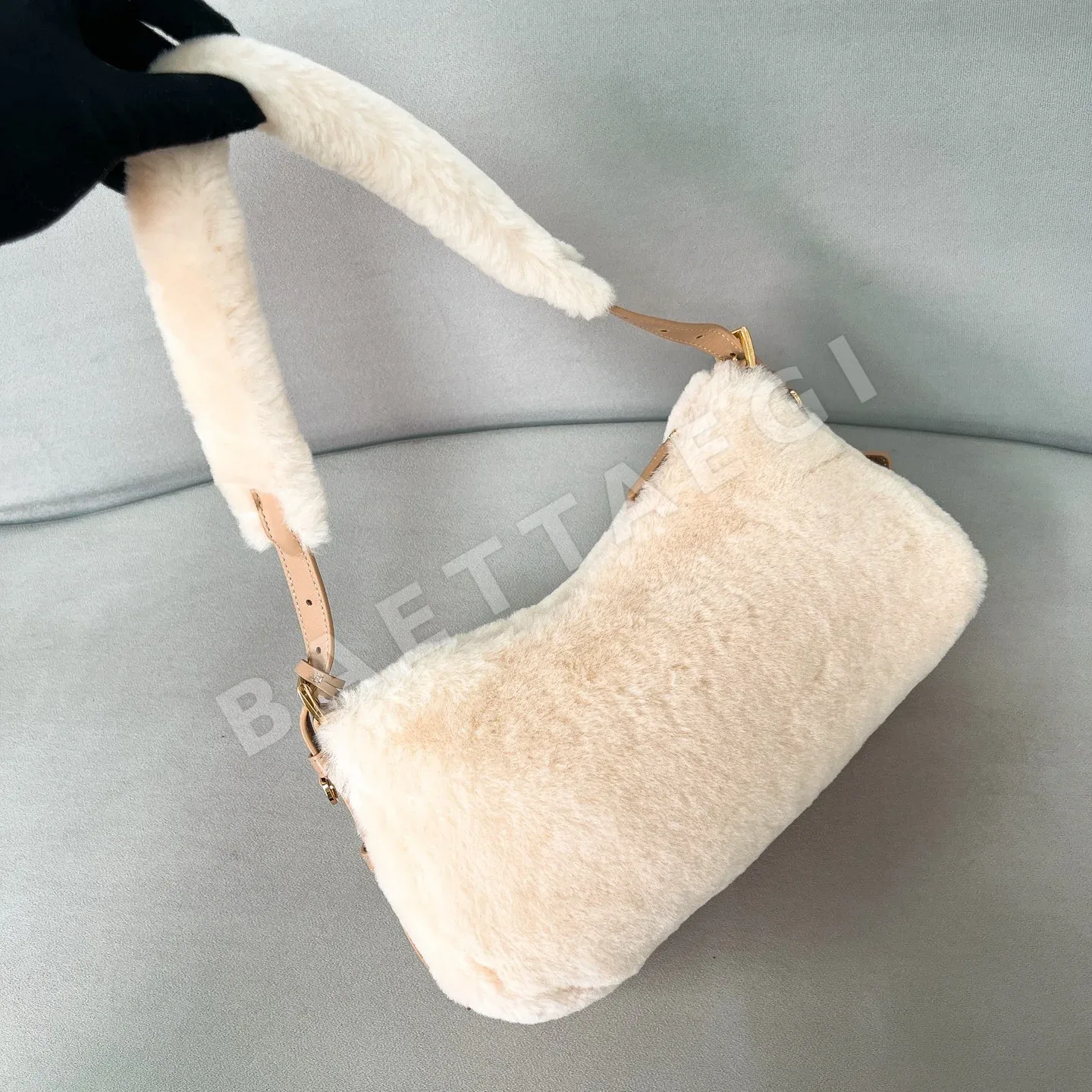 프라다 에이미 미디움 언더암 가방 1BC229 상세 이미지 5