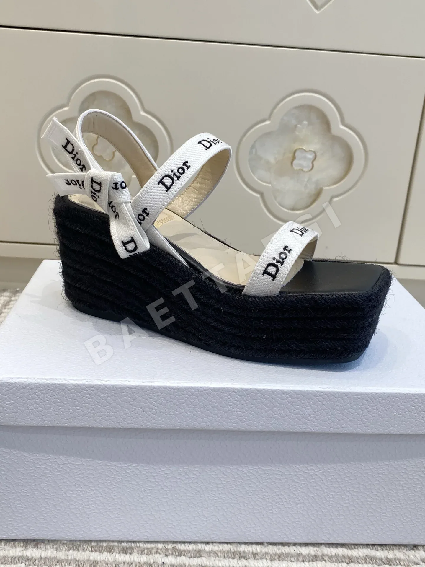 디올 더블 스트랩 웨지힐 샌들 상세 이미지 5