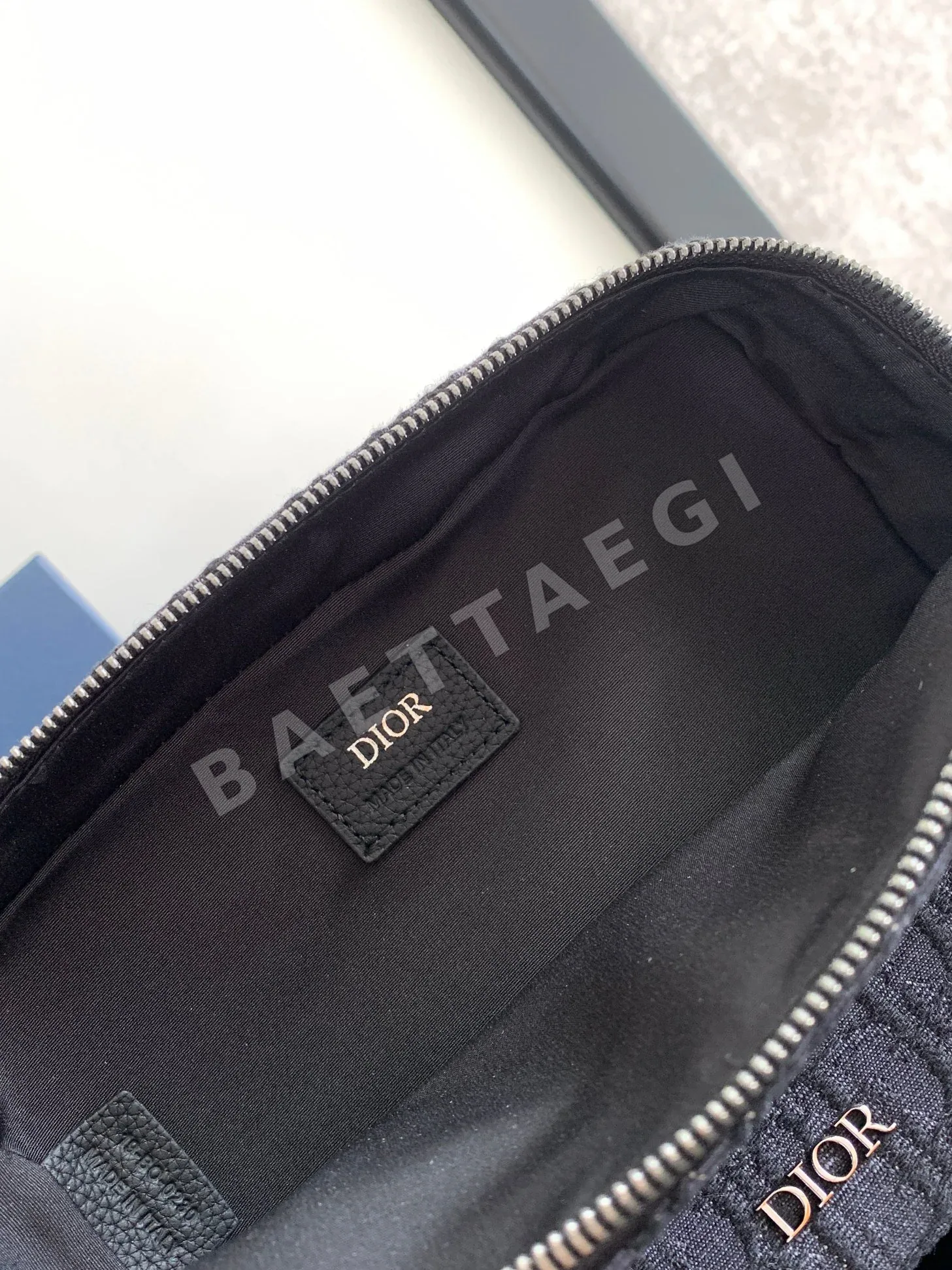 디올 사파리 카메라 메신저백 상세 이미지 8