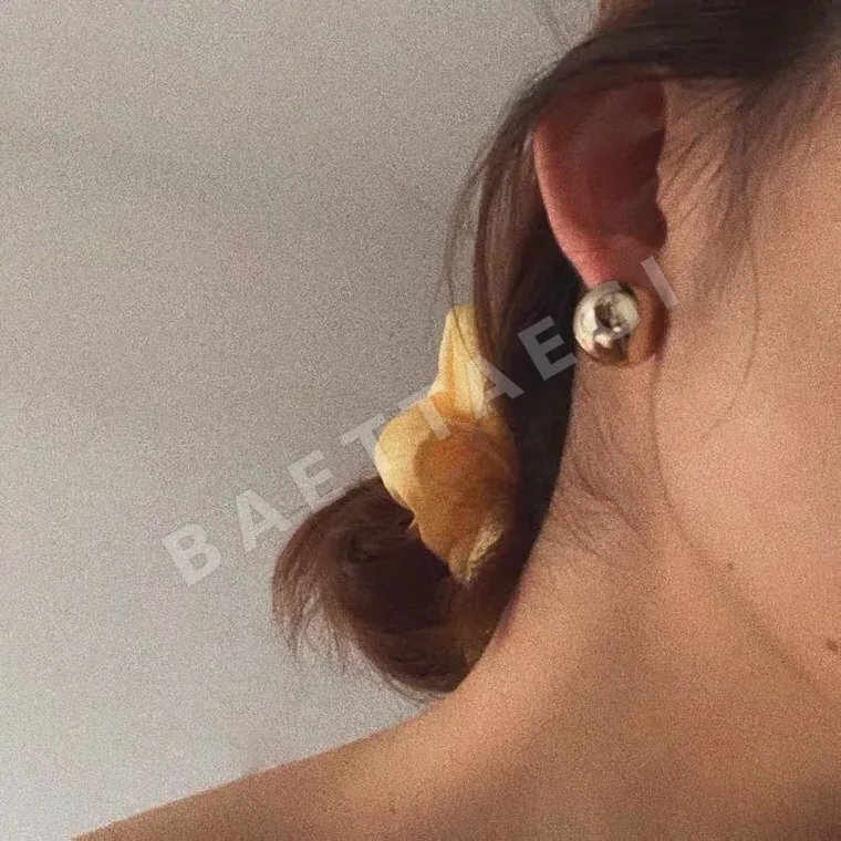 셀린느 C 하프 서클 메탈 귀걸이 상세 이미지 3