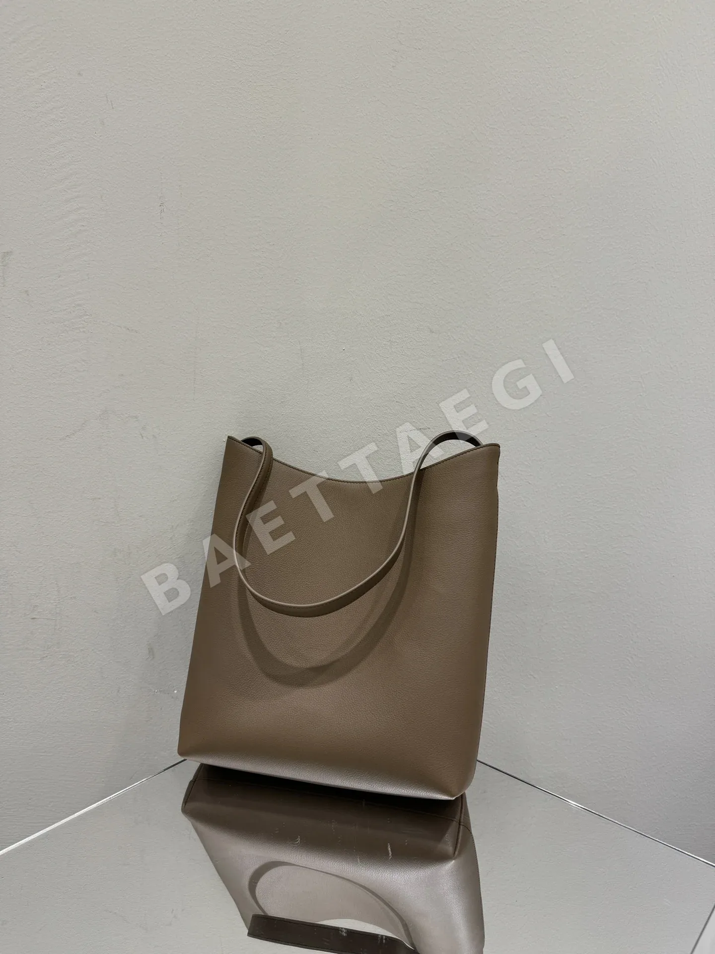 더로우 매트 송아지가죽 미니 호보백 숄더백 상세 이미지 3