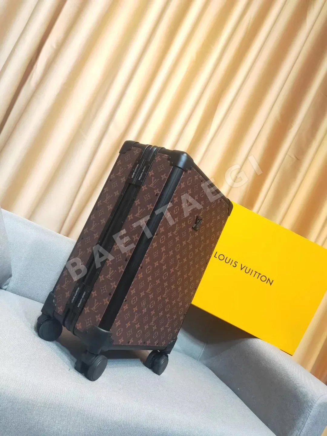 여행가방 루이비통 레트로 꽃무늬 알루미늄 여행가방 상세 이미지 3