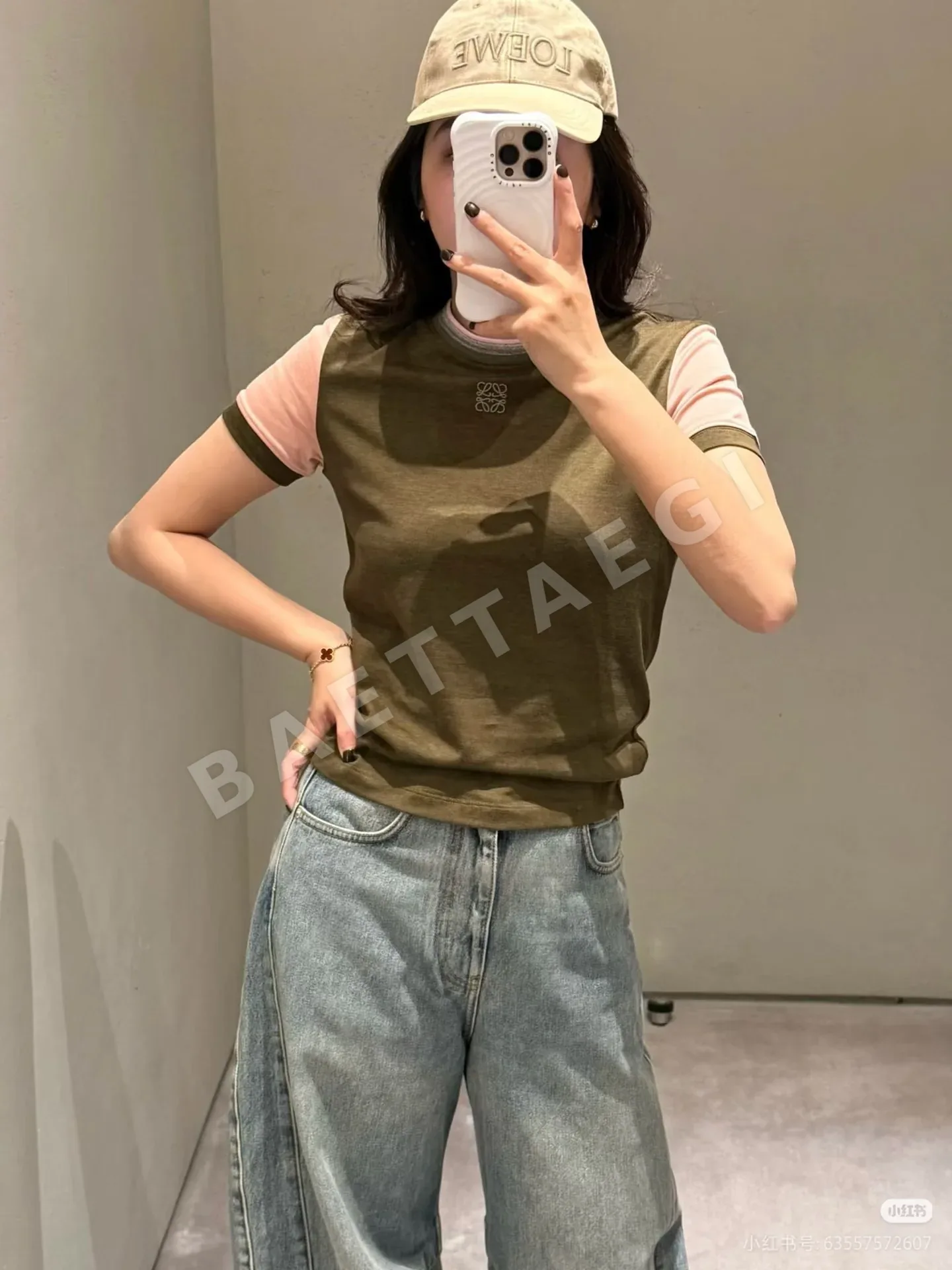 로에베 올리브그린 컬러 블록 반팔 티셔츠 상세 이미지 4