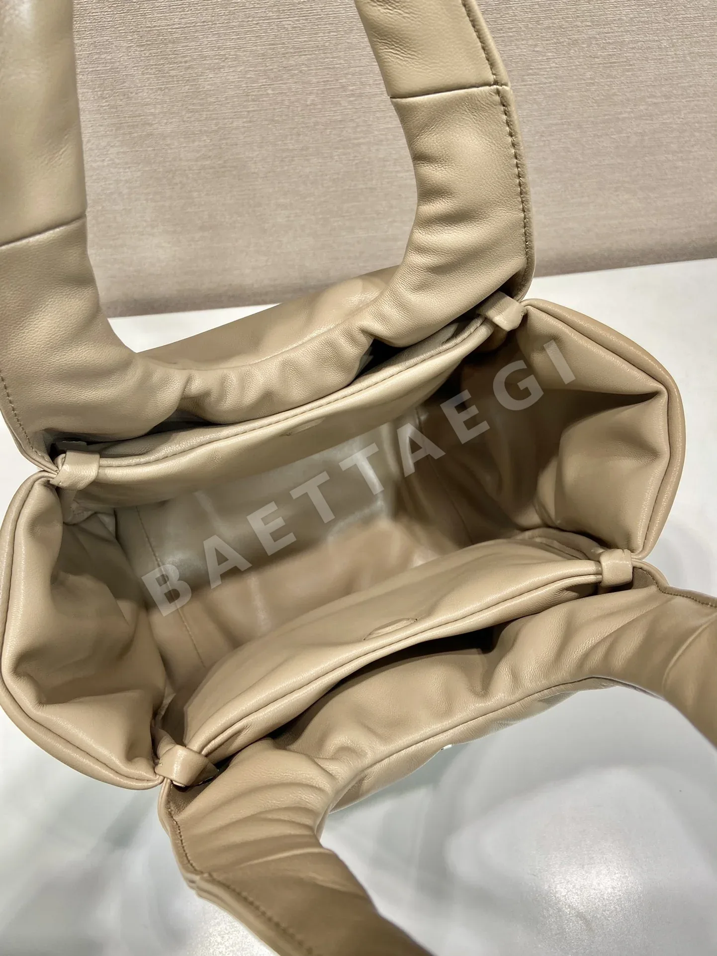 프라다 램스킨 더블 핸들 라지 토트백 1BG413 상세 이미지 8