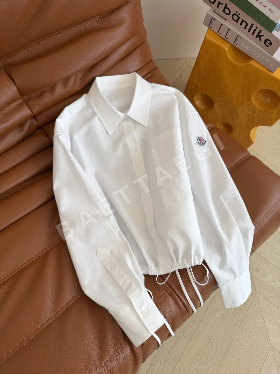 몽클레르 소매 배지 장식 여성 자켓 상세 이미지 2
