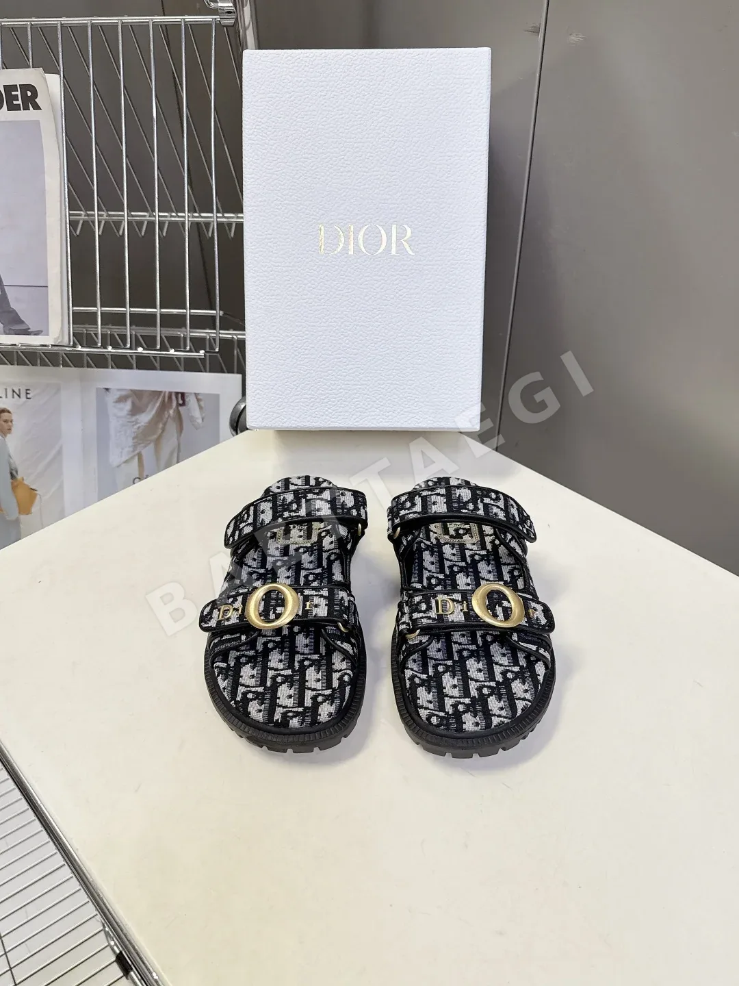 디올 오블리크 모노그램 벨크로 샌들 98381