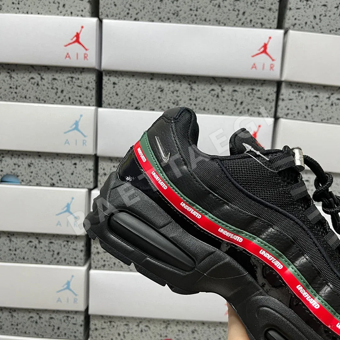 나이키 [KZ2.0] 에어 맥스 95 SP IB4453-001 201159 Nike Air Max 95 SP Undefeated Black 상세 이미지 5