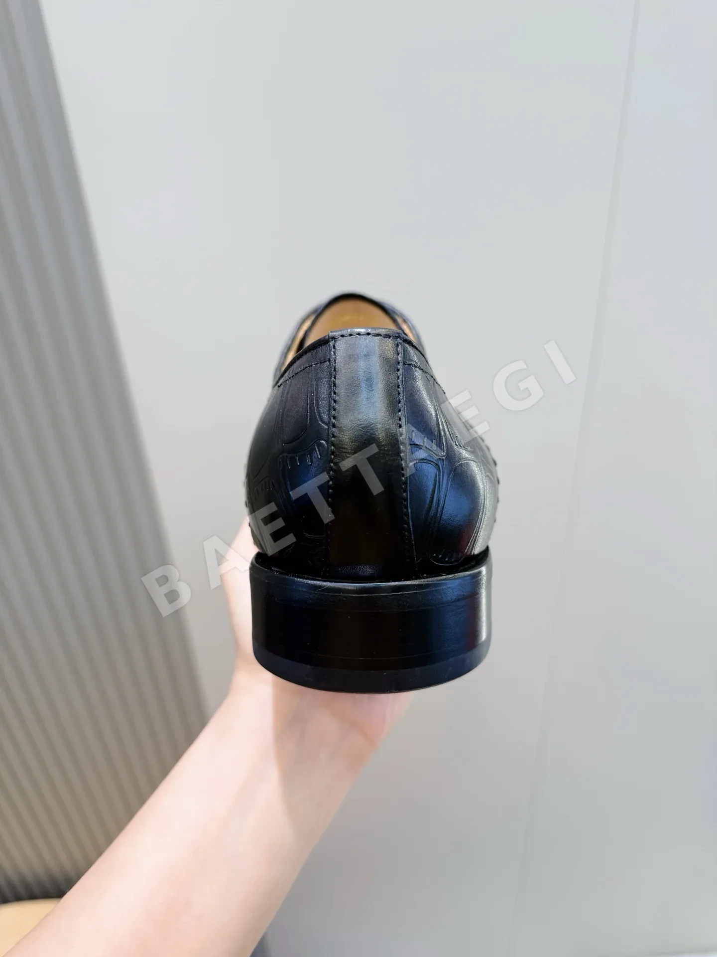 벨루티 로퍼 가죽 상세 이미지 6