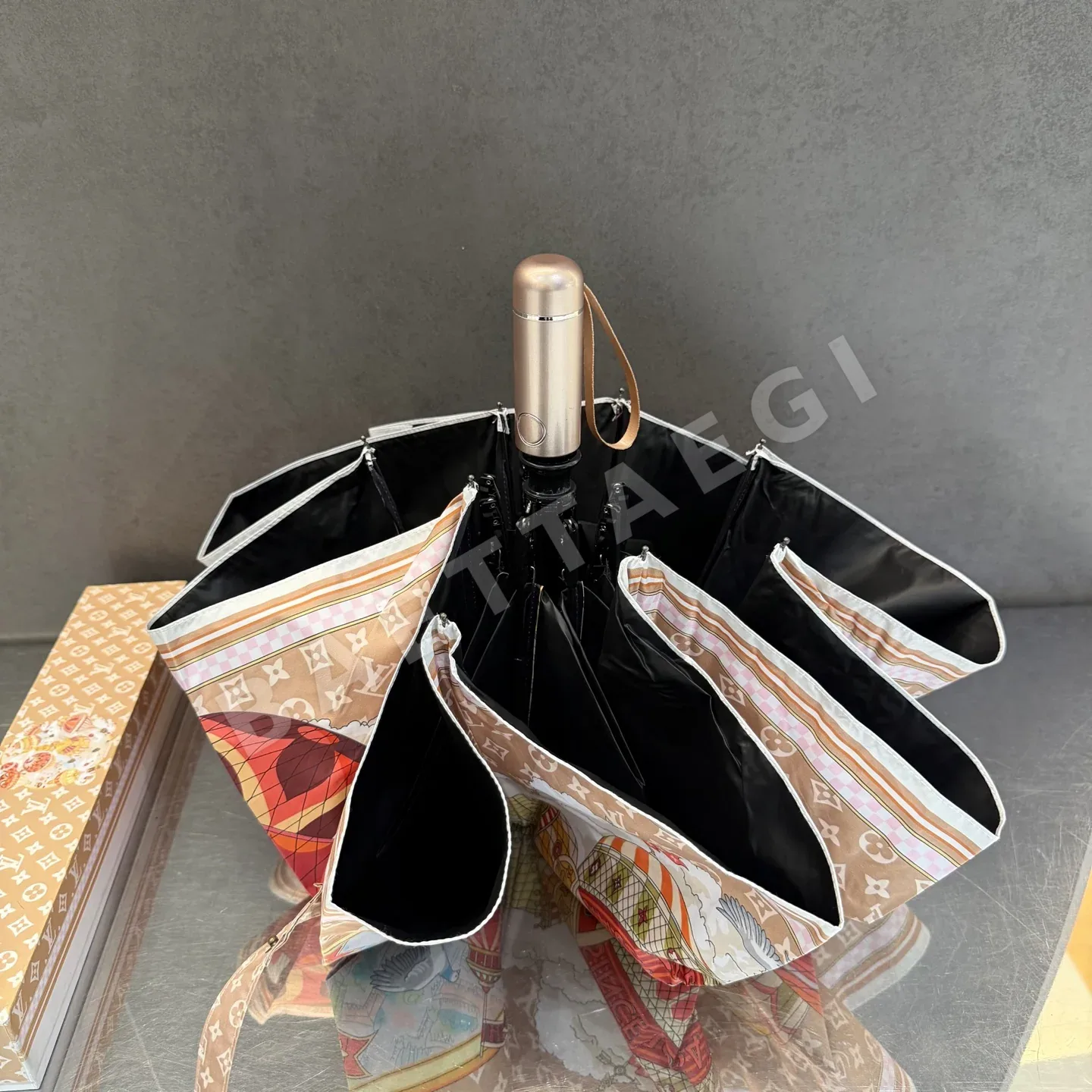 루이비통 3단 자동 접이식 우산 상세 이미지 3