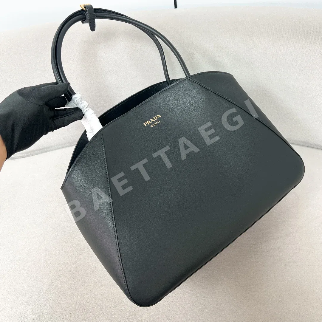 프라다 금장 로고 대형 토트백 1BG510 상세 이미지 2