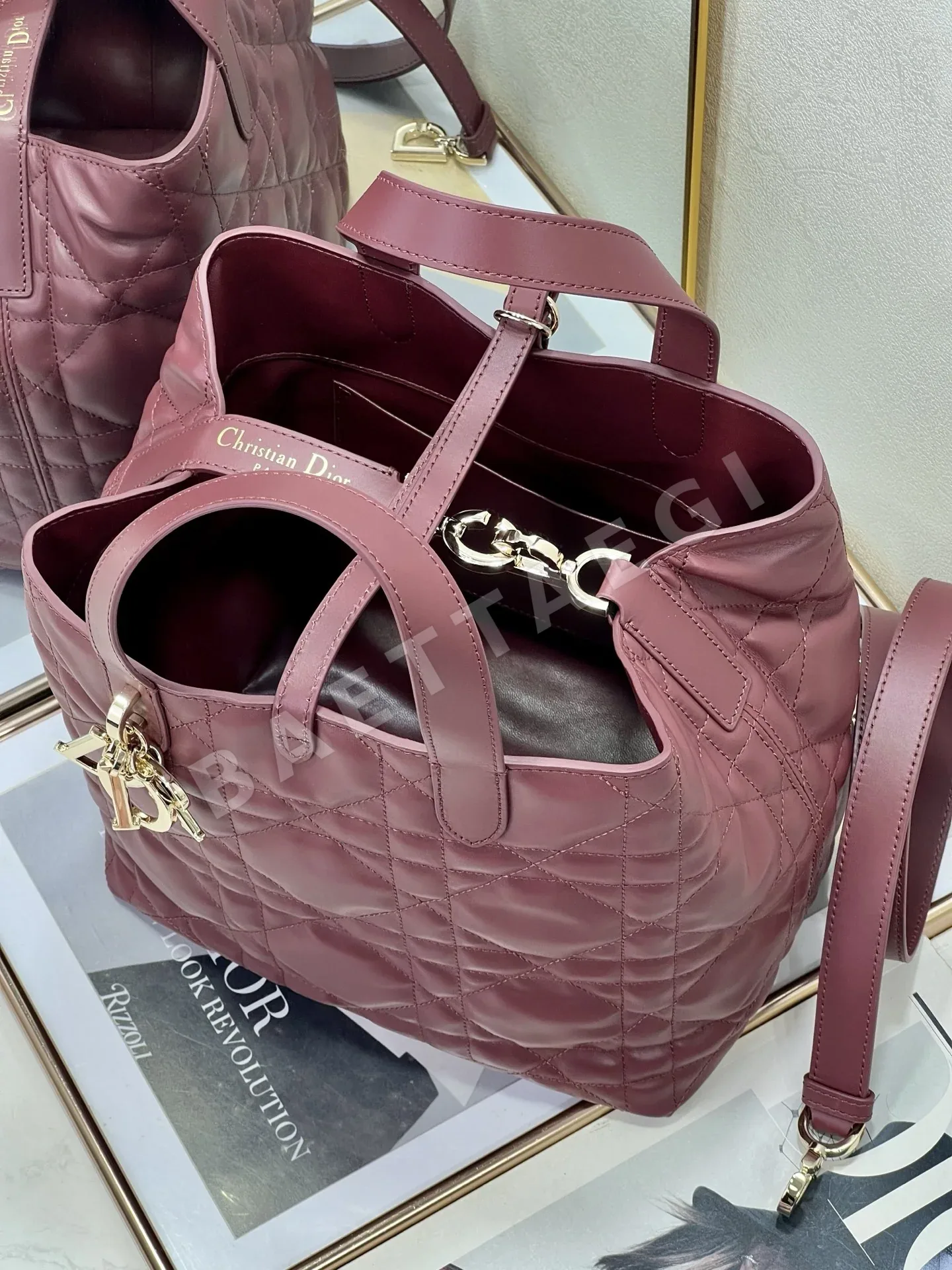 디올 뚜주흐 토트백 가죽 가방 상세 이미지 8