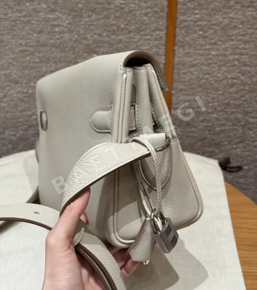 에르메스 켈리 메신저 가방 상세 이미지 3