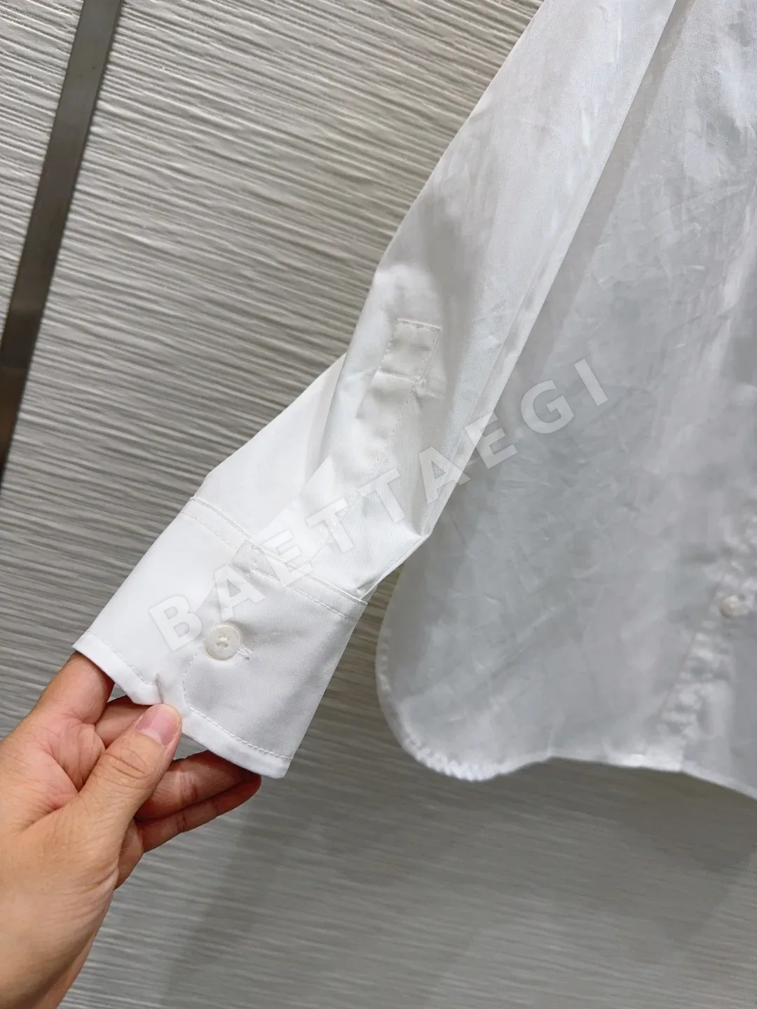 에르메스 절제된 디자인 여성 셔츠 상세 이미지 6