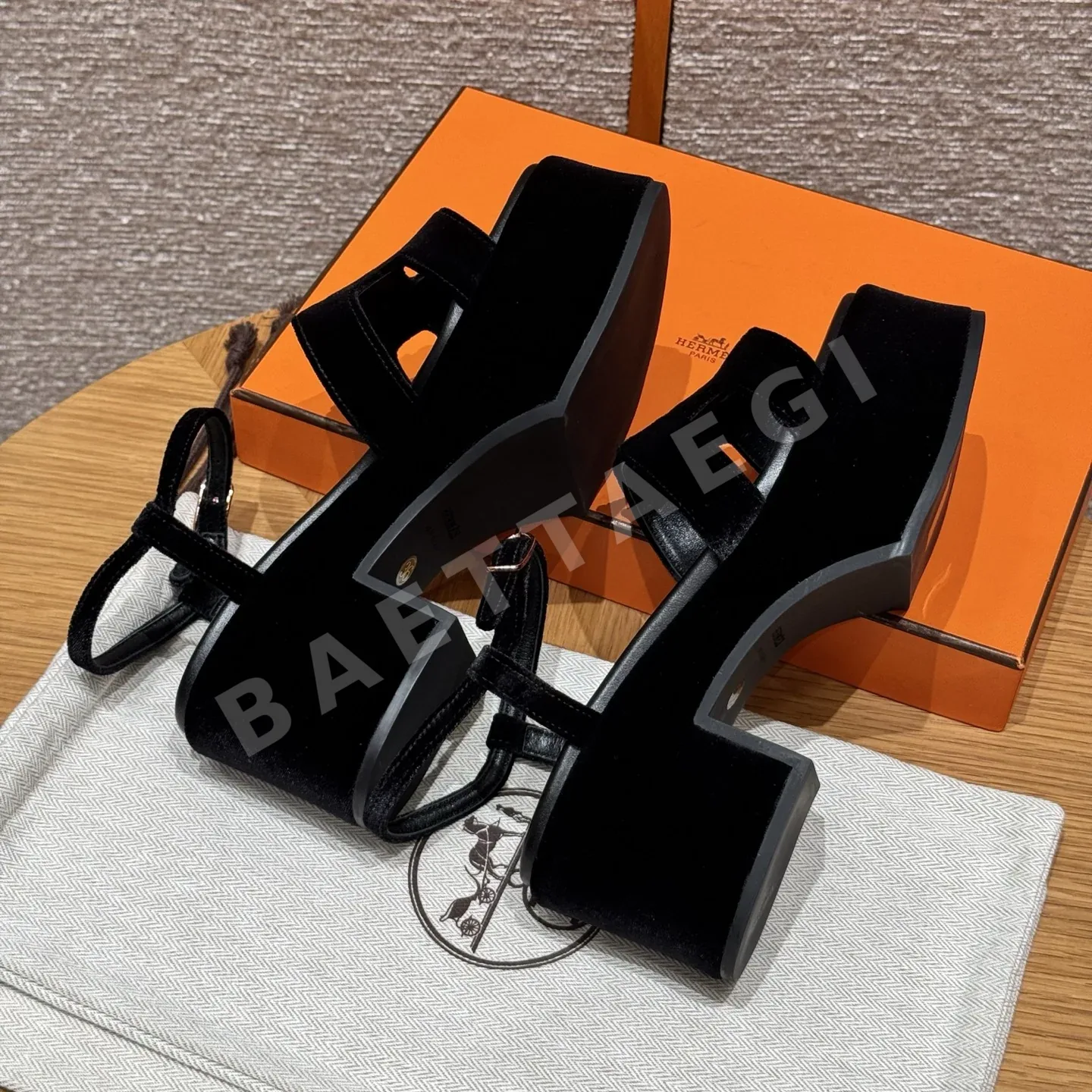에르메스 잼30 샌들 블랙 스웨이드 상세 이미지 8