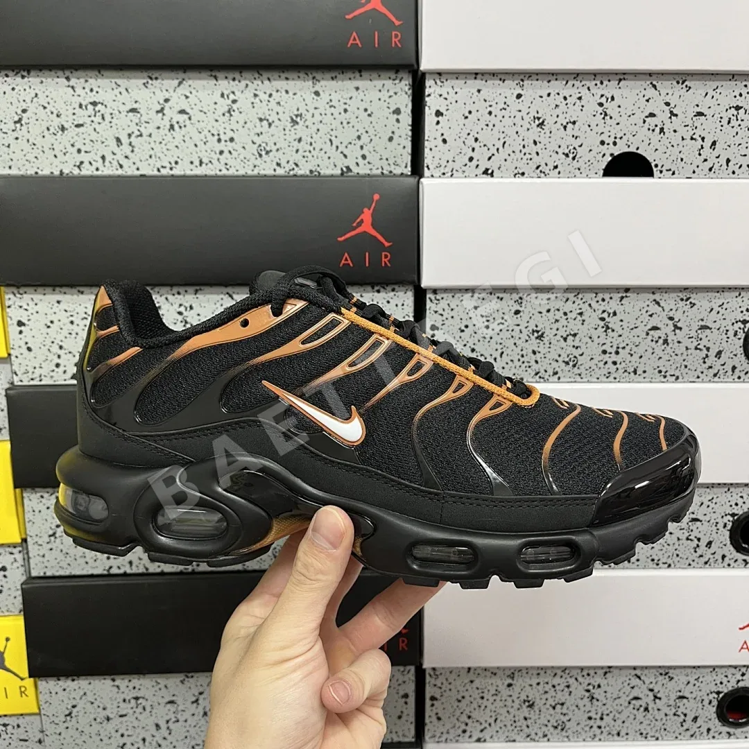 나이키 [DF] 에어 맥스 플러스 블랙 오렌지 FN6949-400 201074 Nike Air Max Plus Dark Obsidian 상세 이미지 8