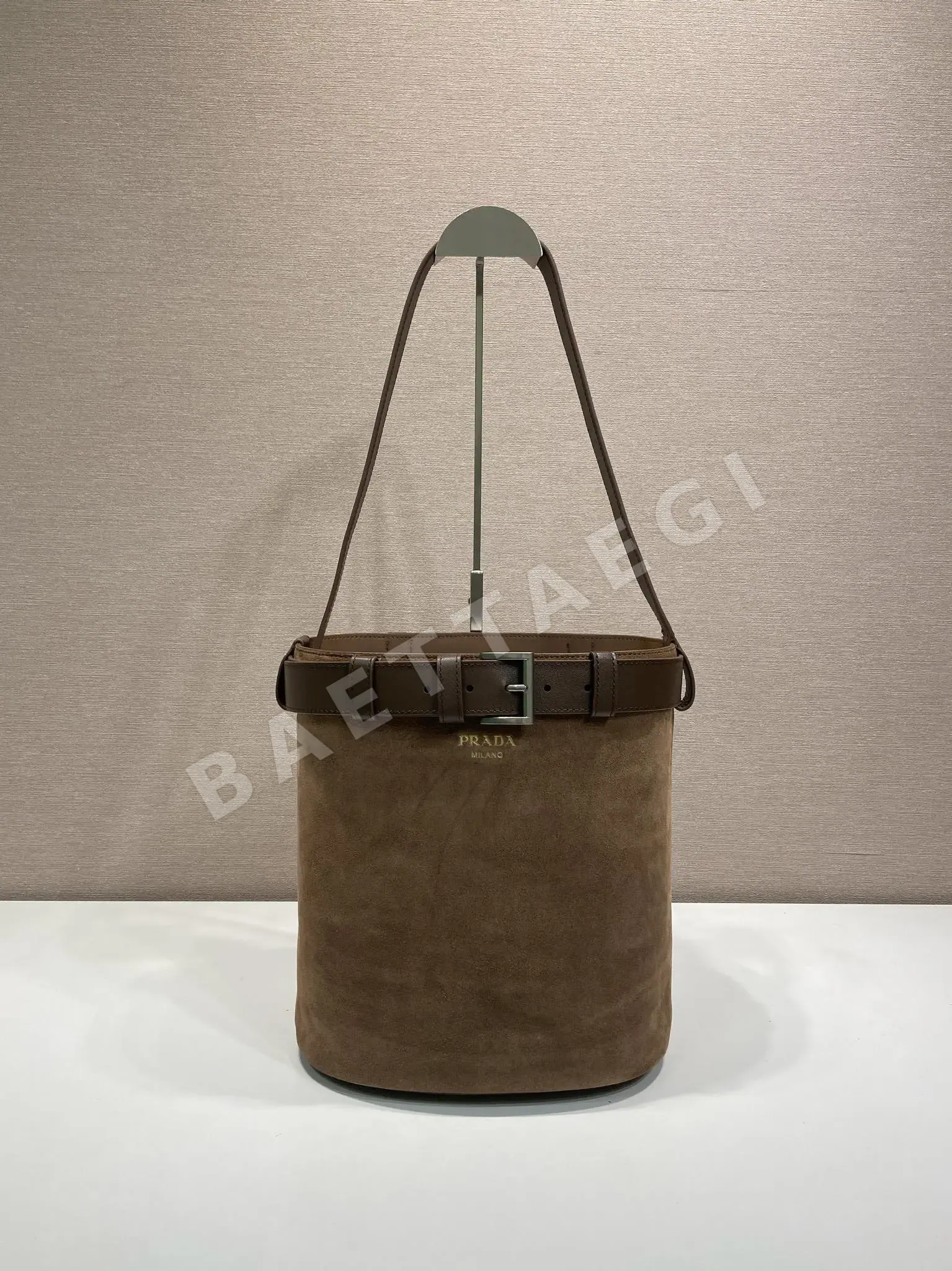 프라다 스웨이드 버킷백 1BE085 67216