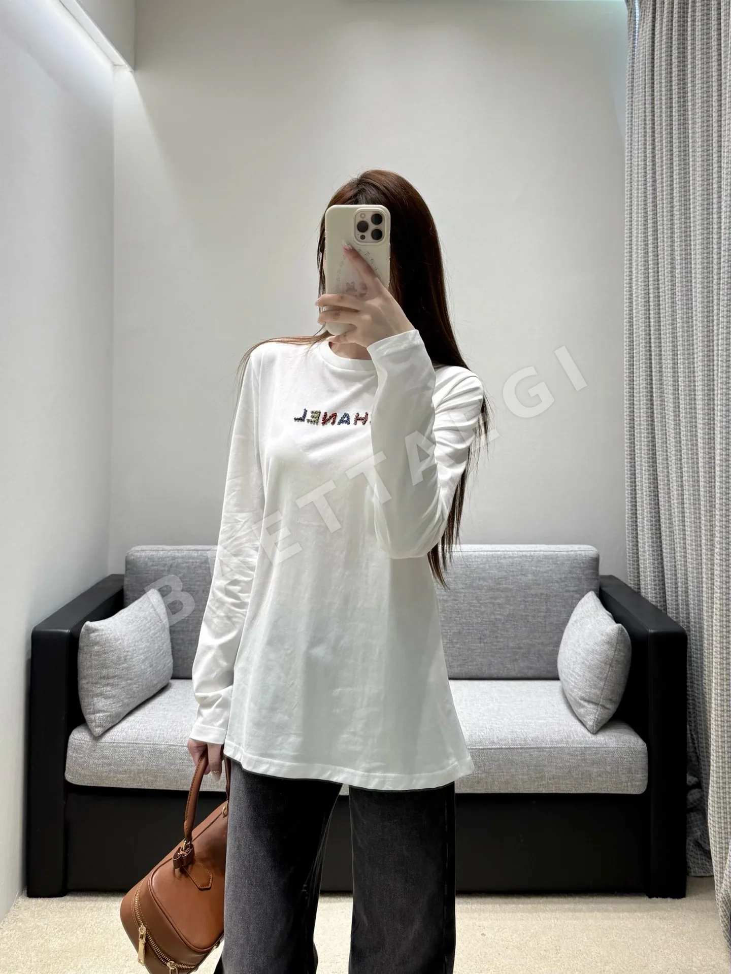 샤넬 컬러풀 라인스톤 로고 여성 긴팔 티셔츠 상세 이미지 3