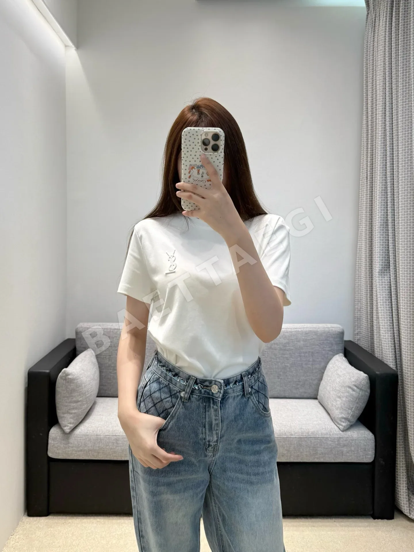 생로랑 자수 로고 여성 반팔 티셔츠 상세 이미지 3