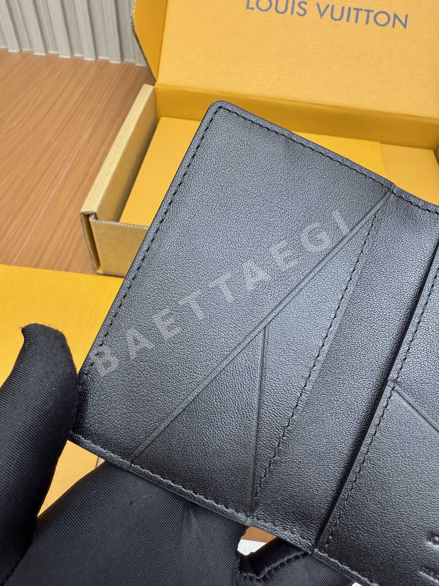 루이비통 올 스틸 지갑 상세 이미지 8