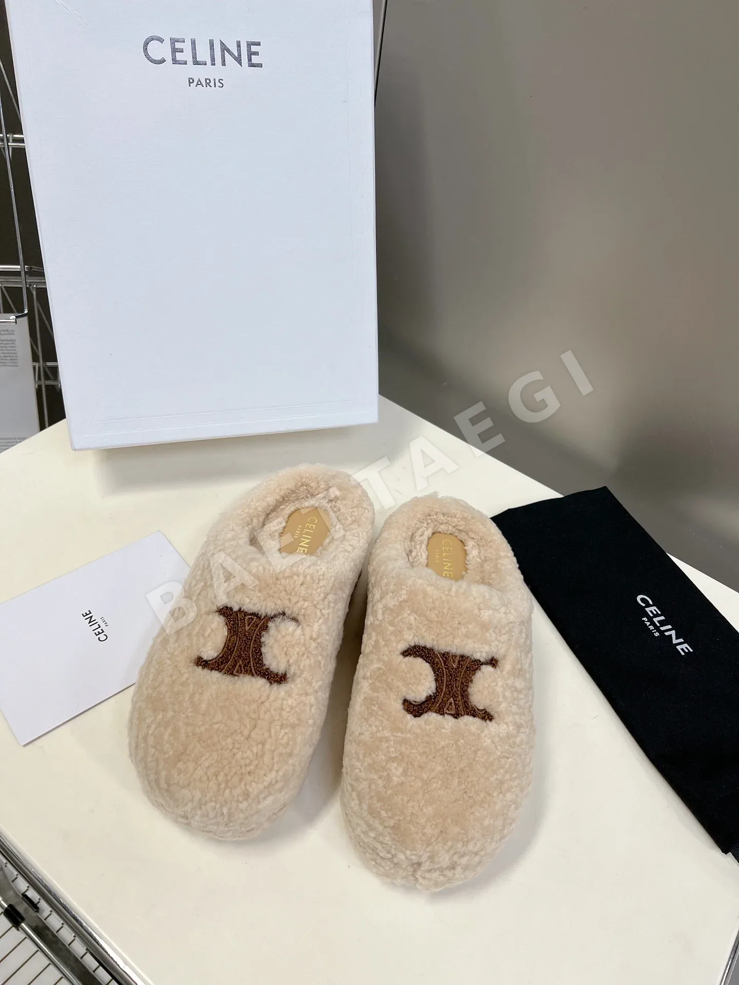 셀린느 개선문 디자인 빈티지 로마 샌들 105189