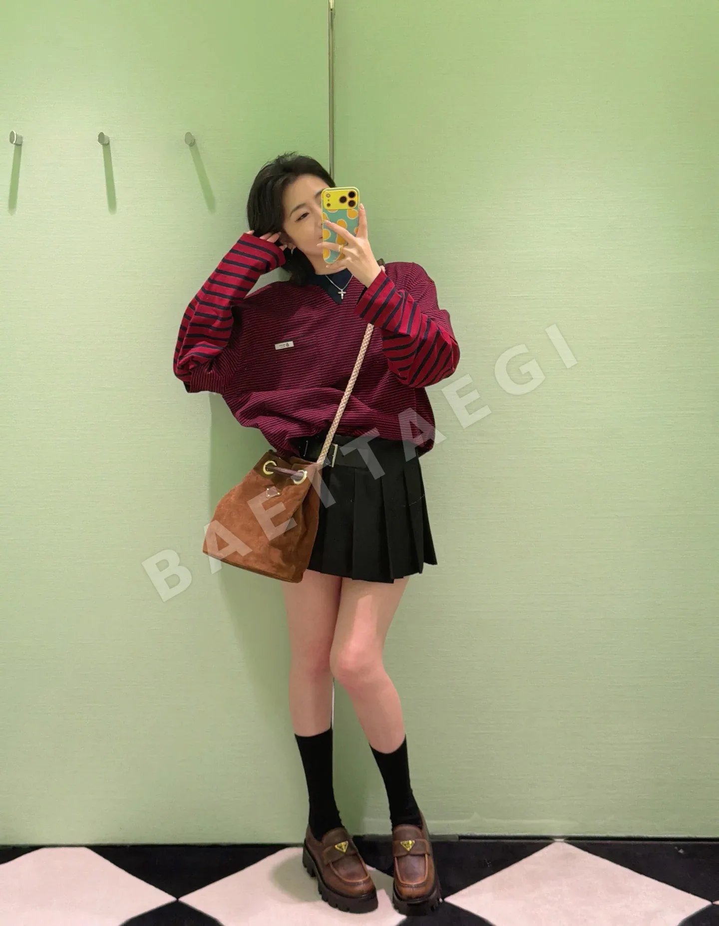 프라다 스트라이프 오버핏 반팔 티셔츠 상세 이미지 4