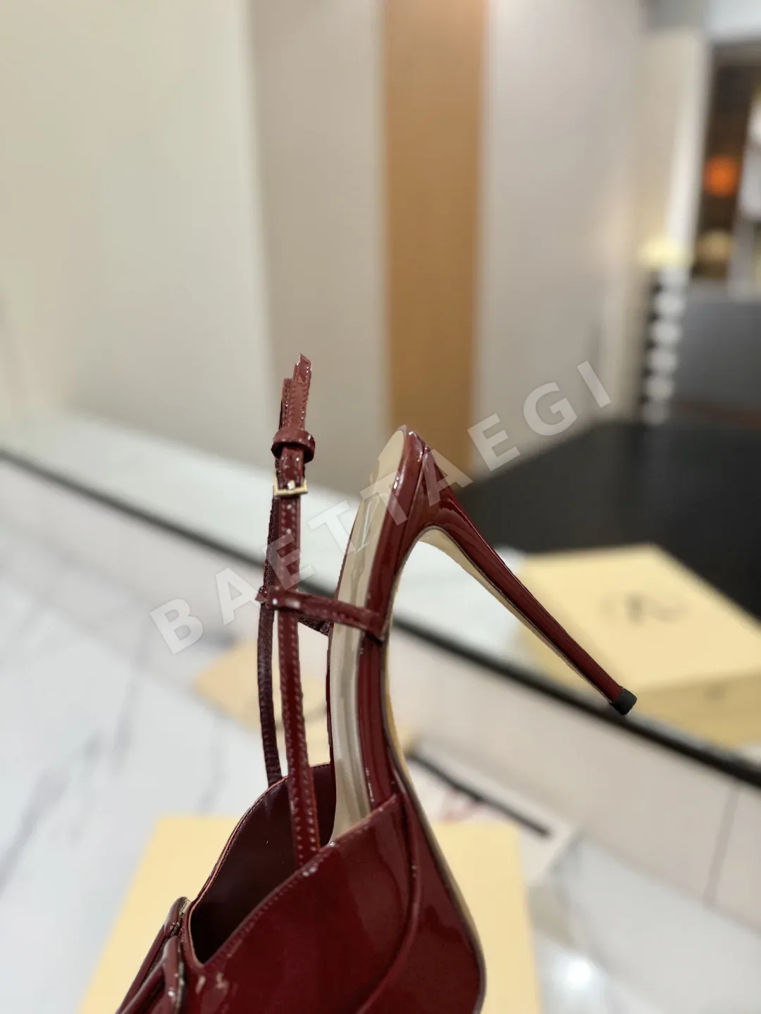 발렌티노 V 로고 버클 스틸레토 힐 샌들 상세 이미지 8