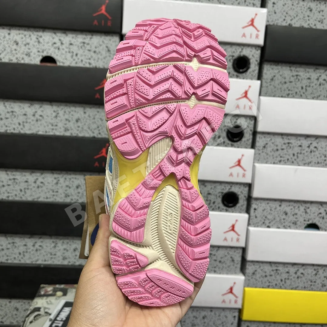 아식스 [XY] 젤 카하나 8 1012A978-100 200346 Asics Gel-Kahana 8 상세 이미지 3