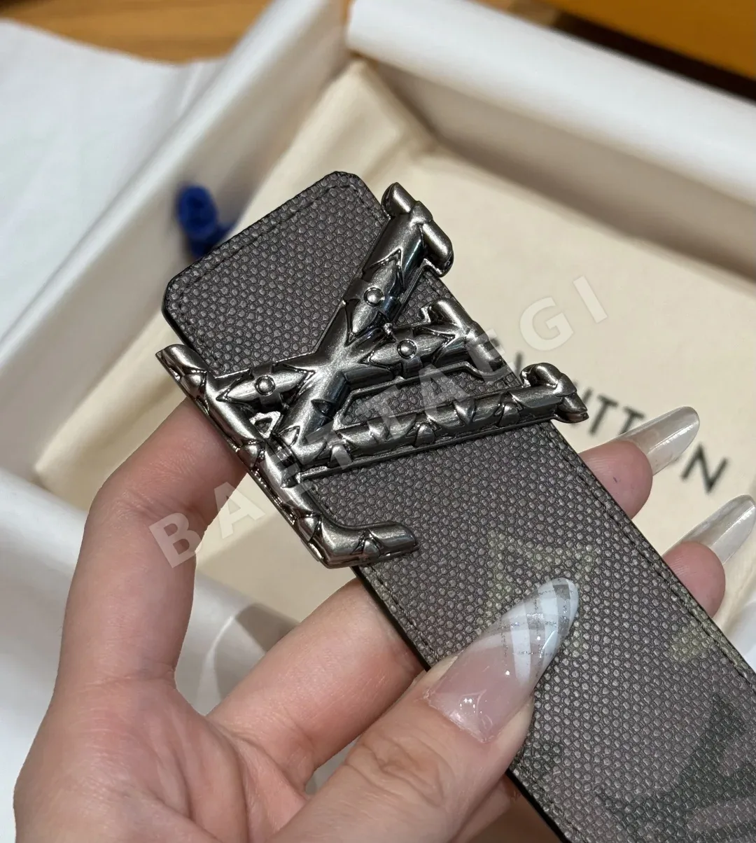 루이비통 디멘션 모노그램 리버시블 벨트 상세 이미지 7