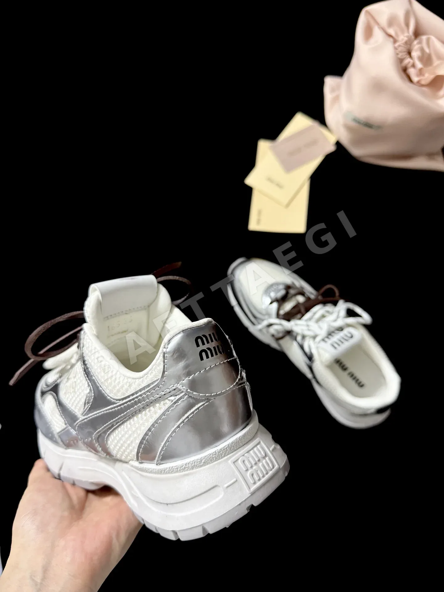 미우미우 플랫폼 빈티지 소가죽 여성 신발 상세 이미지 8