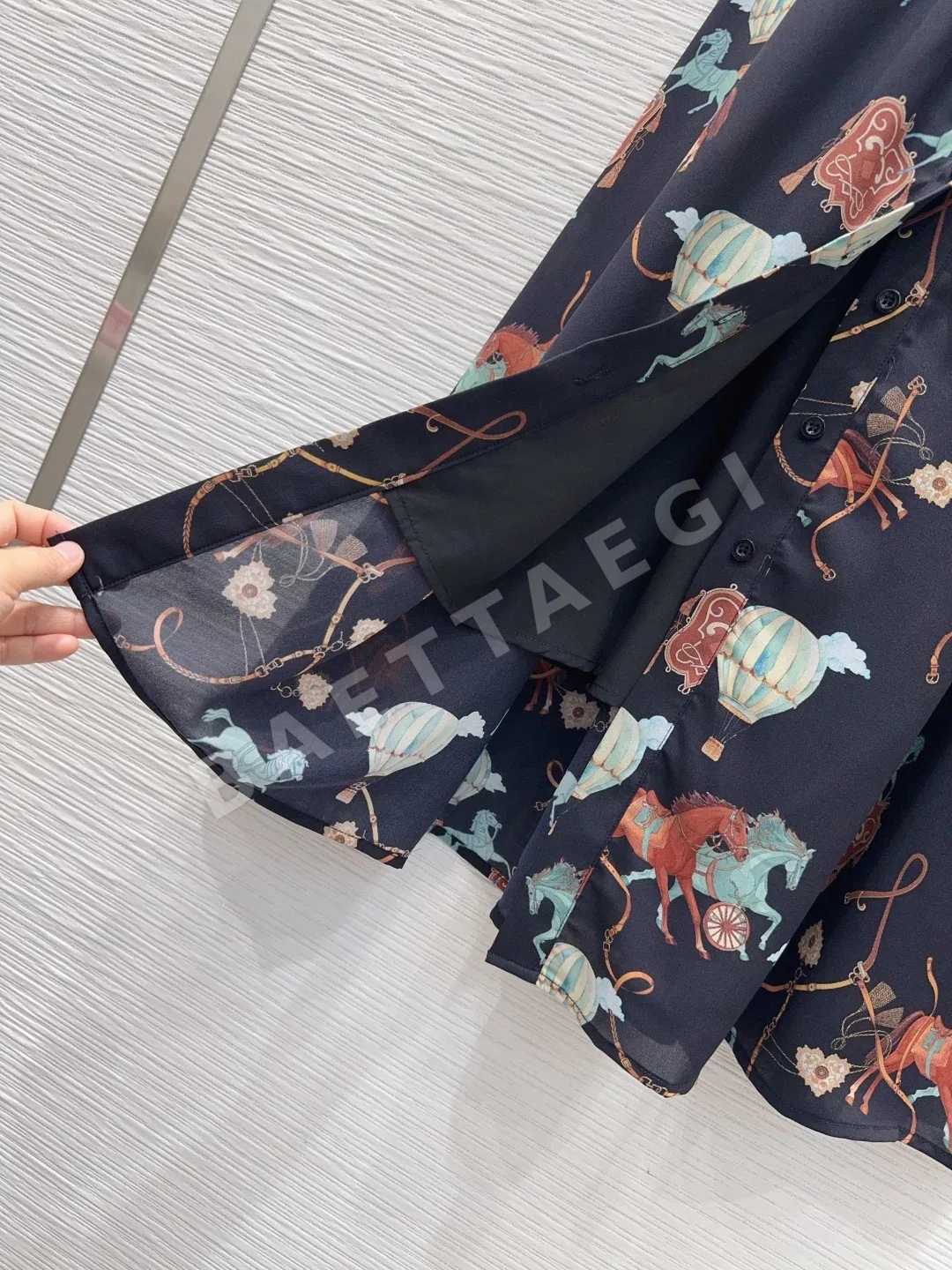 에르메스 풍선 더블 호스 프린트 카라 반소매 원피스 상세 이미지 8