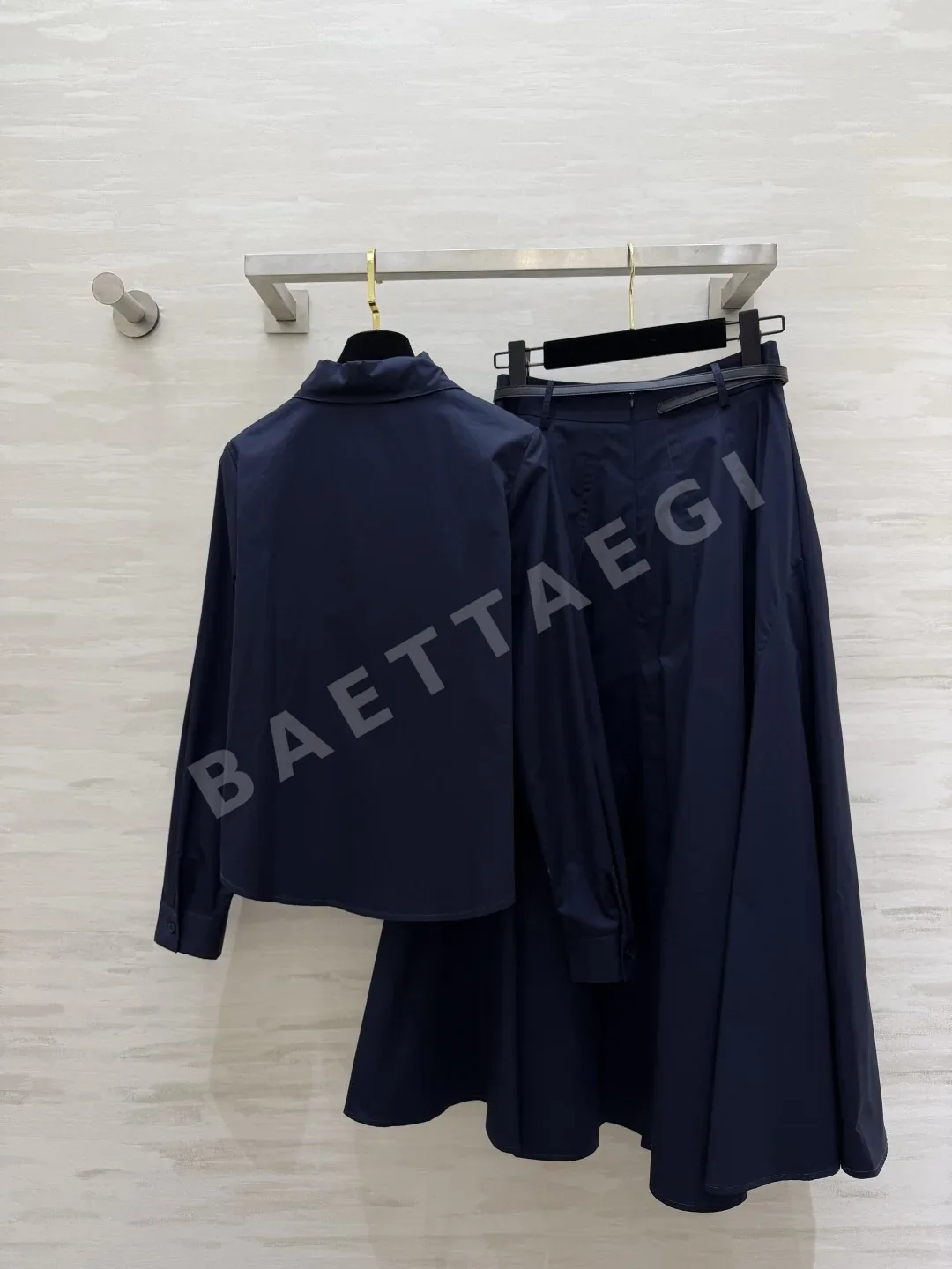 보테가베네타 네이비 포인티드 카라 셔츠 스커트 세트 상세 이미지 6