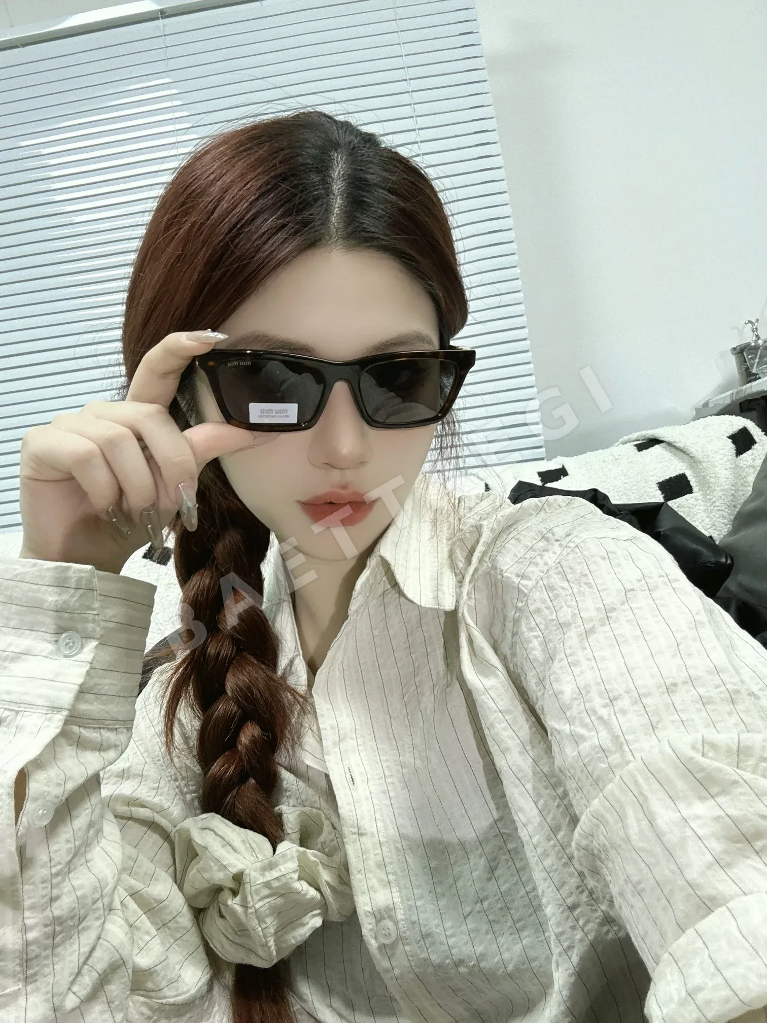미우미우 MUA 05 S 선글라스 73180