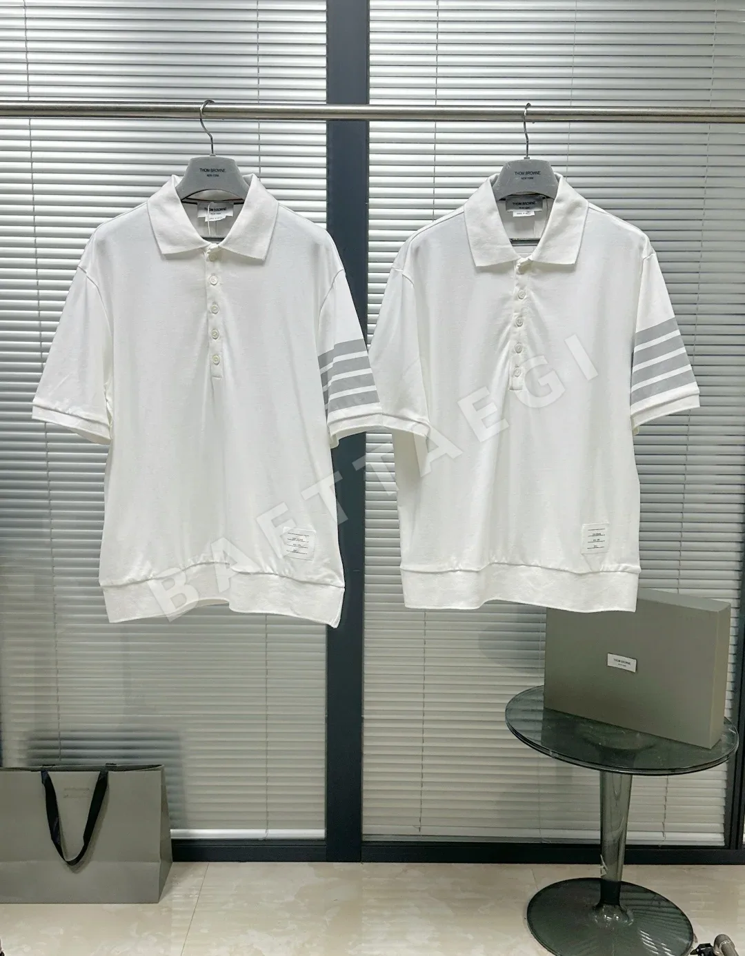 톰브라운 남성 4바 스트라이프 코튼 반팔 티셔츠 159498